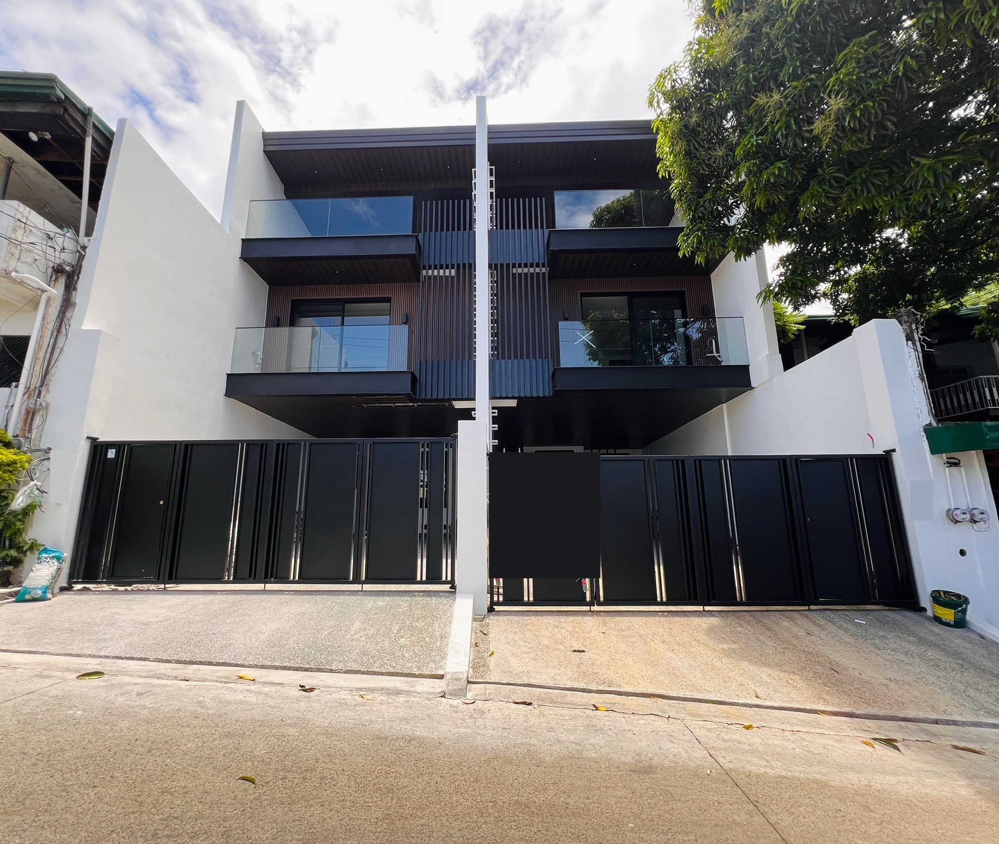 Sleek5-BedroomDuplexforSaleinKapitolyo,PasigCity-1.jpg