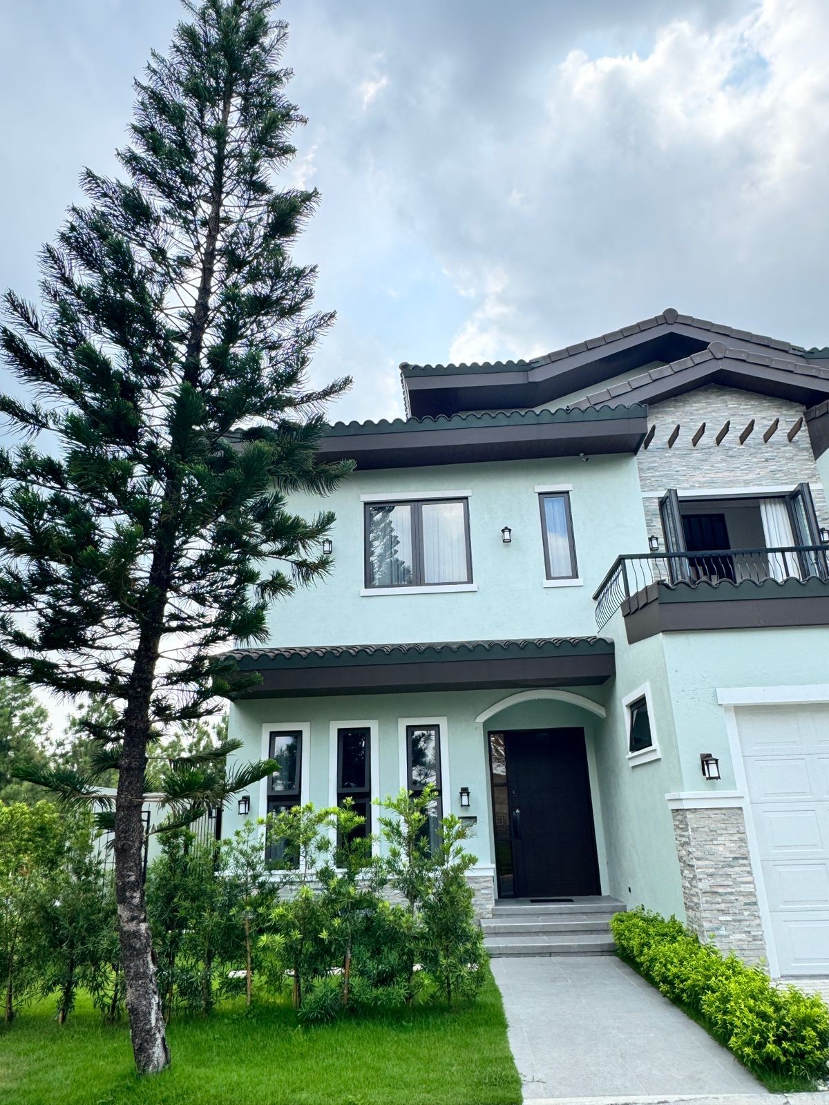 Fabulous5-BedroomHouseandLotforSaleinPortofino,Cavite-1.jpg