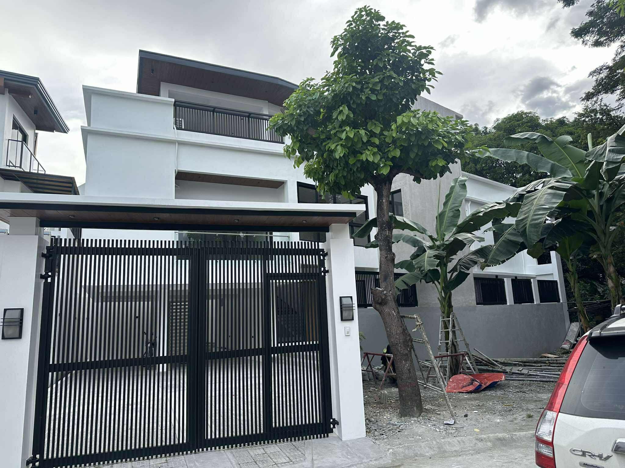 Refined5-BedroomHouseandLotforSaleinEastvilleFilinvest,Cainta,Rizal-1.jpg