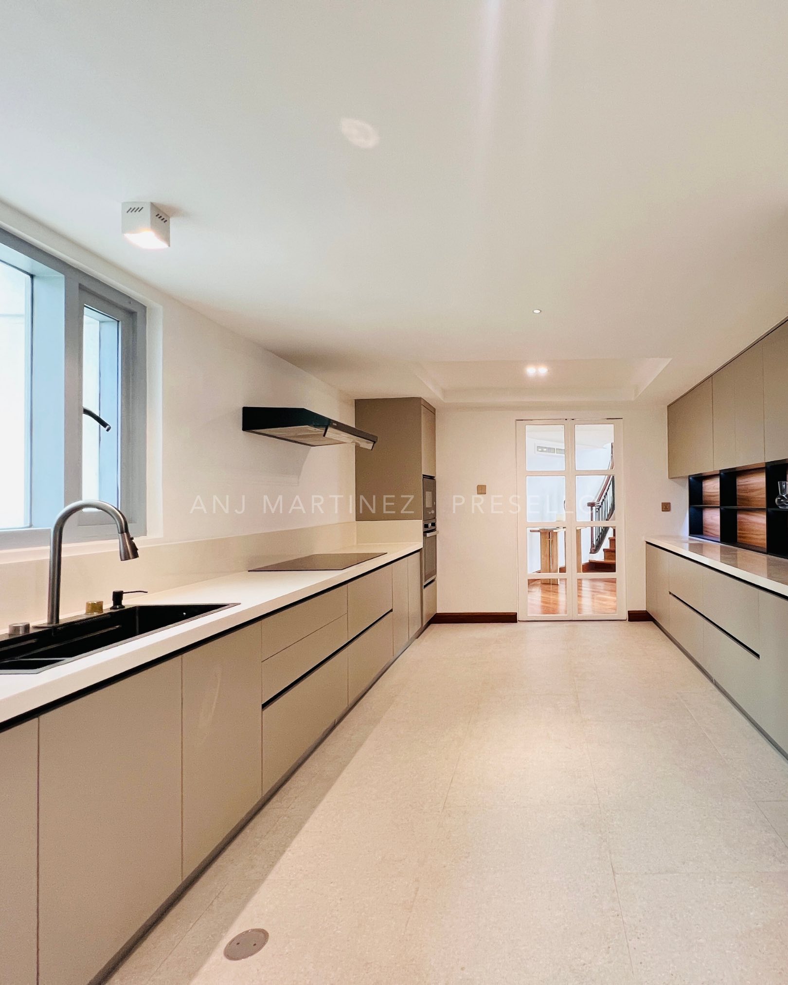 4-BedroomPenthouseBi-LevelUnitforLeaseinTheForbesTower,SalcedoVillage,MakatiCity-11.jpg