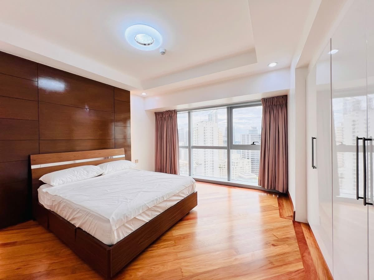 4-BedroomPenthouseBi-LevelUnitforLeaseinTheForbesTower,SalcedoVillage,MakatiCity-15.jpg