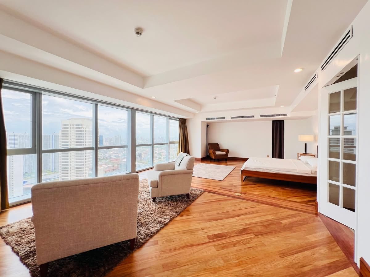 4-BedroomPenthouseBi-LevelUnitforLeaseinTheForbesTower,SalcedoVillage,MakatiCity-22.jpg