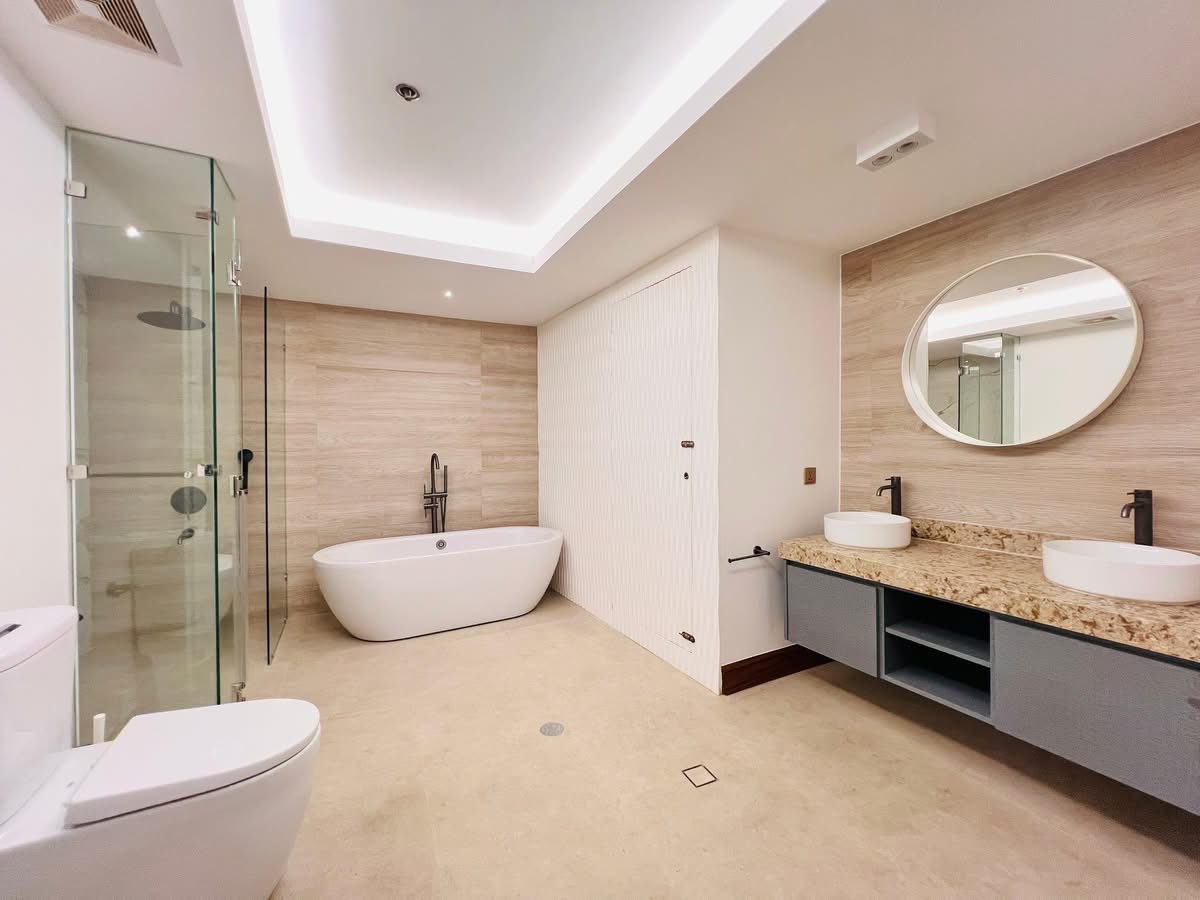 4-BedroomPenthouseBi-LevelUnitforLeaseinTheForbesTower,SalcedoVillage,MakatiCity-16.jpg