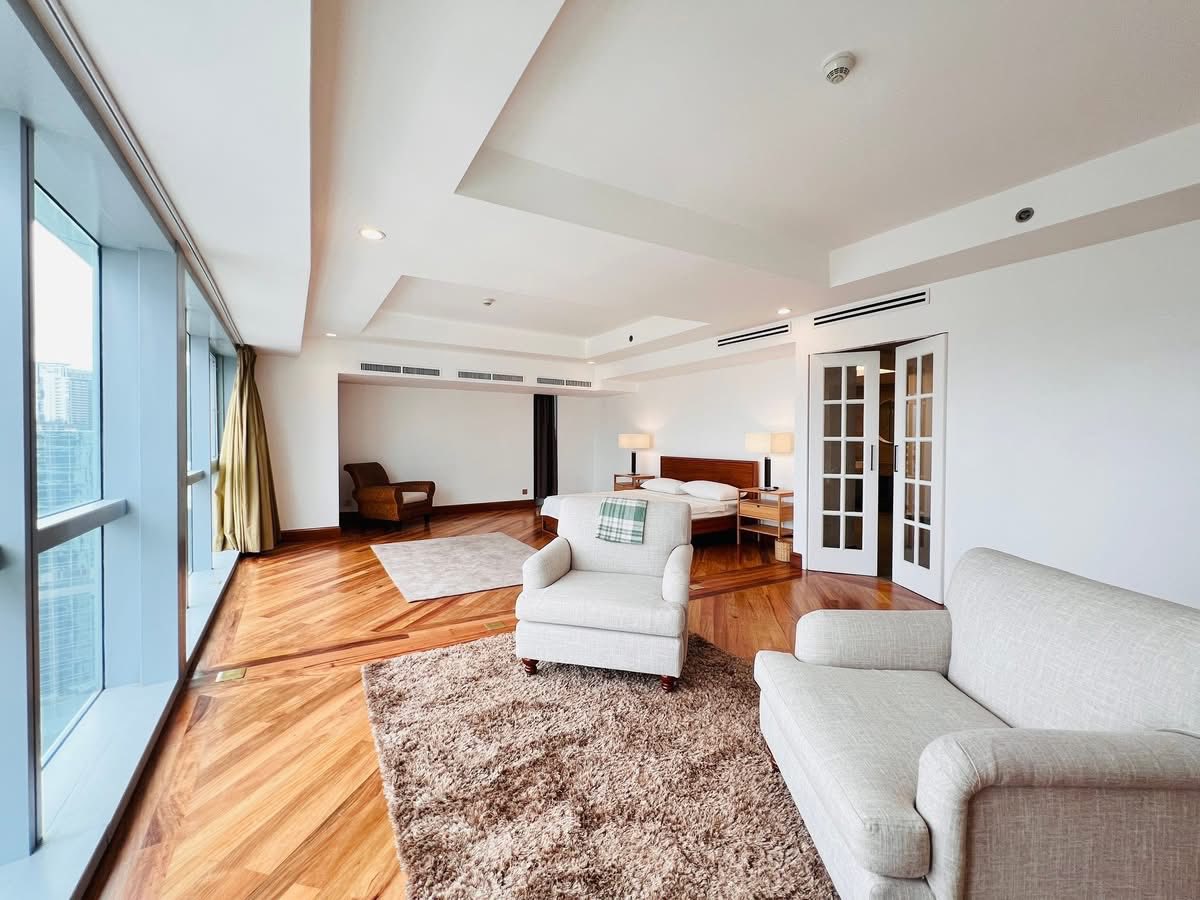 4-BedroomPenthouseBi-LevelUnitforLeaseinTheForbesTower,SalcedoVillage,MakatiCity-21.jpg