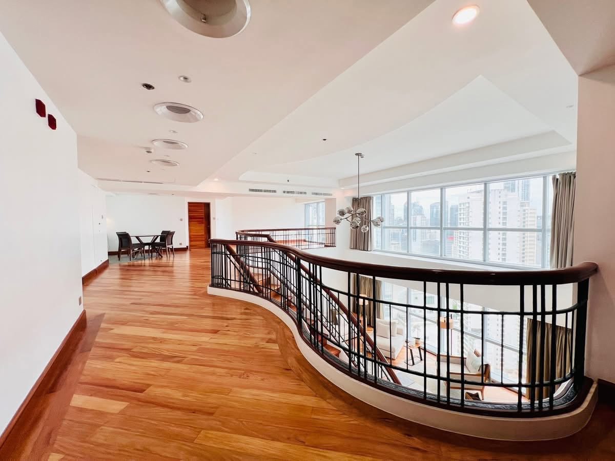4-BedroomPenthouseBi-LevelUnitforLeaseinTheForbesTower,SalcedoVillage,MakatiCity-23.jpg