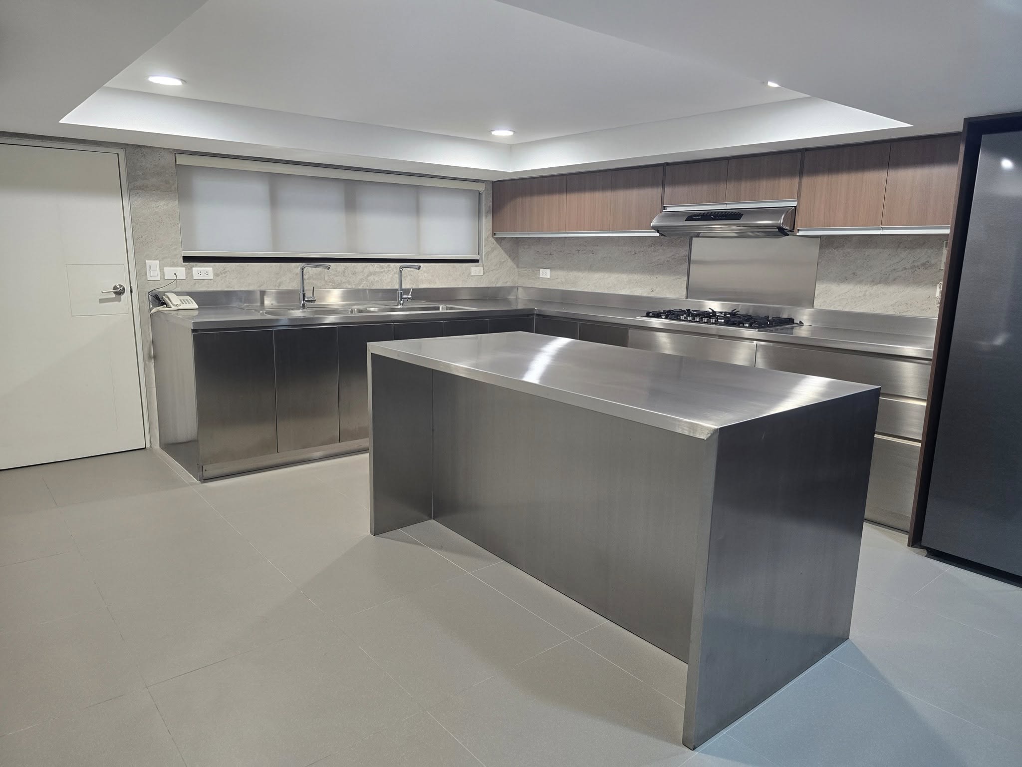 Elegant3-BedroomFullyFurnishedHouseandLotforLeaseinMcKinleyWest,TaguigCity-13.jpg