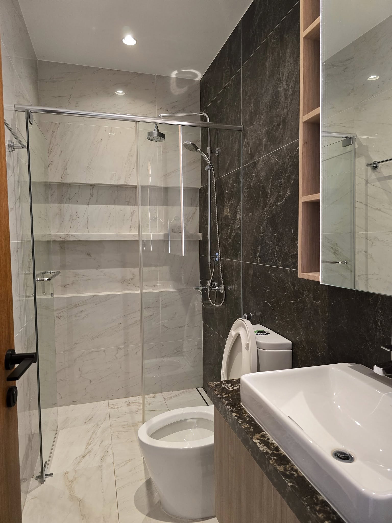 Elegant3-BedroomFullyFurnishedHouseandLotforLeaseinMcKinleyWest,TaguigCity-39.jpg