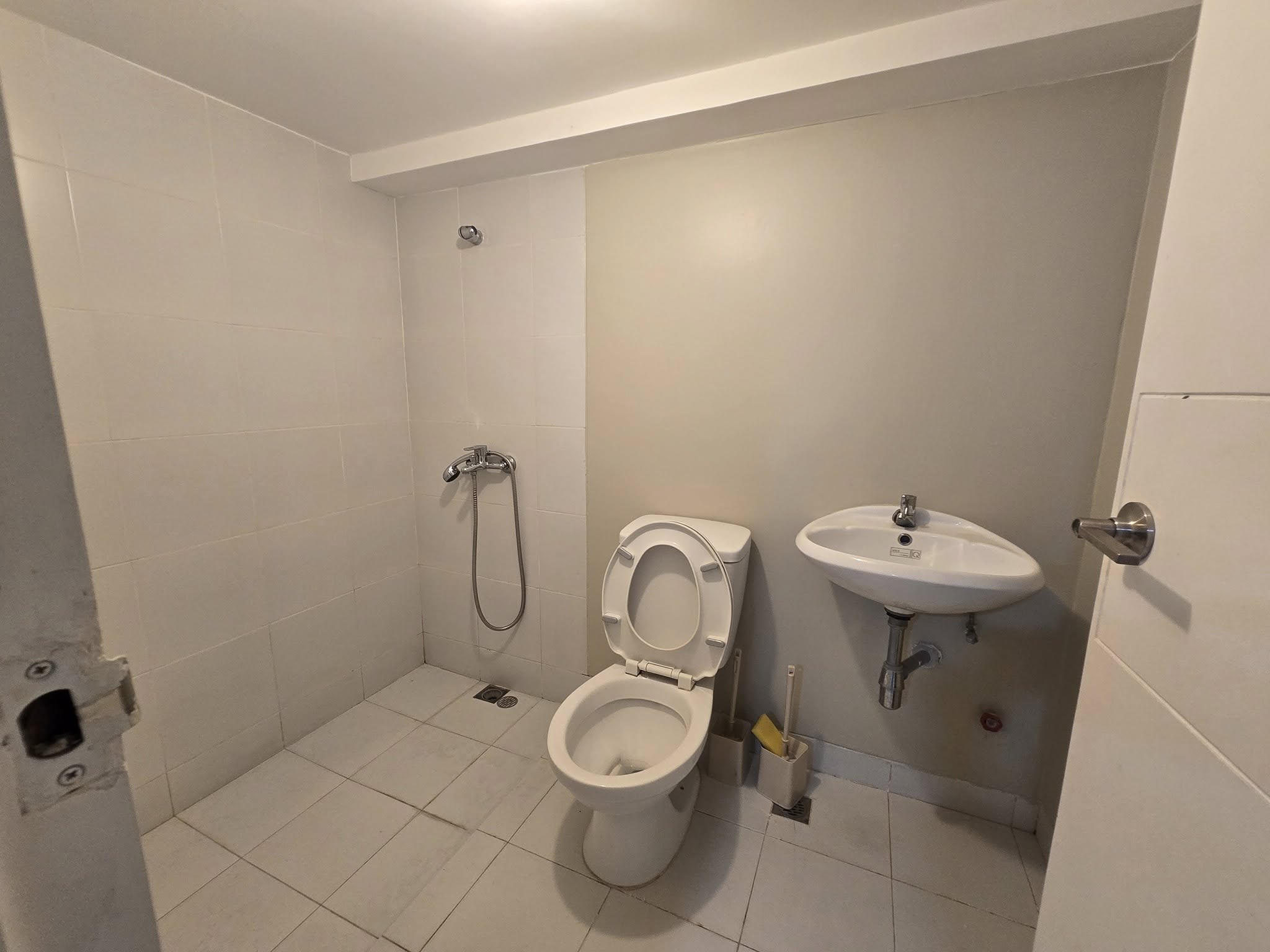 Elegant3-BedroomFullyFurnishedHouseandLotforLeaseinMcKinleyWest,TaguigCity-40.jpg