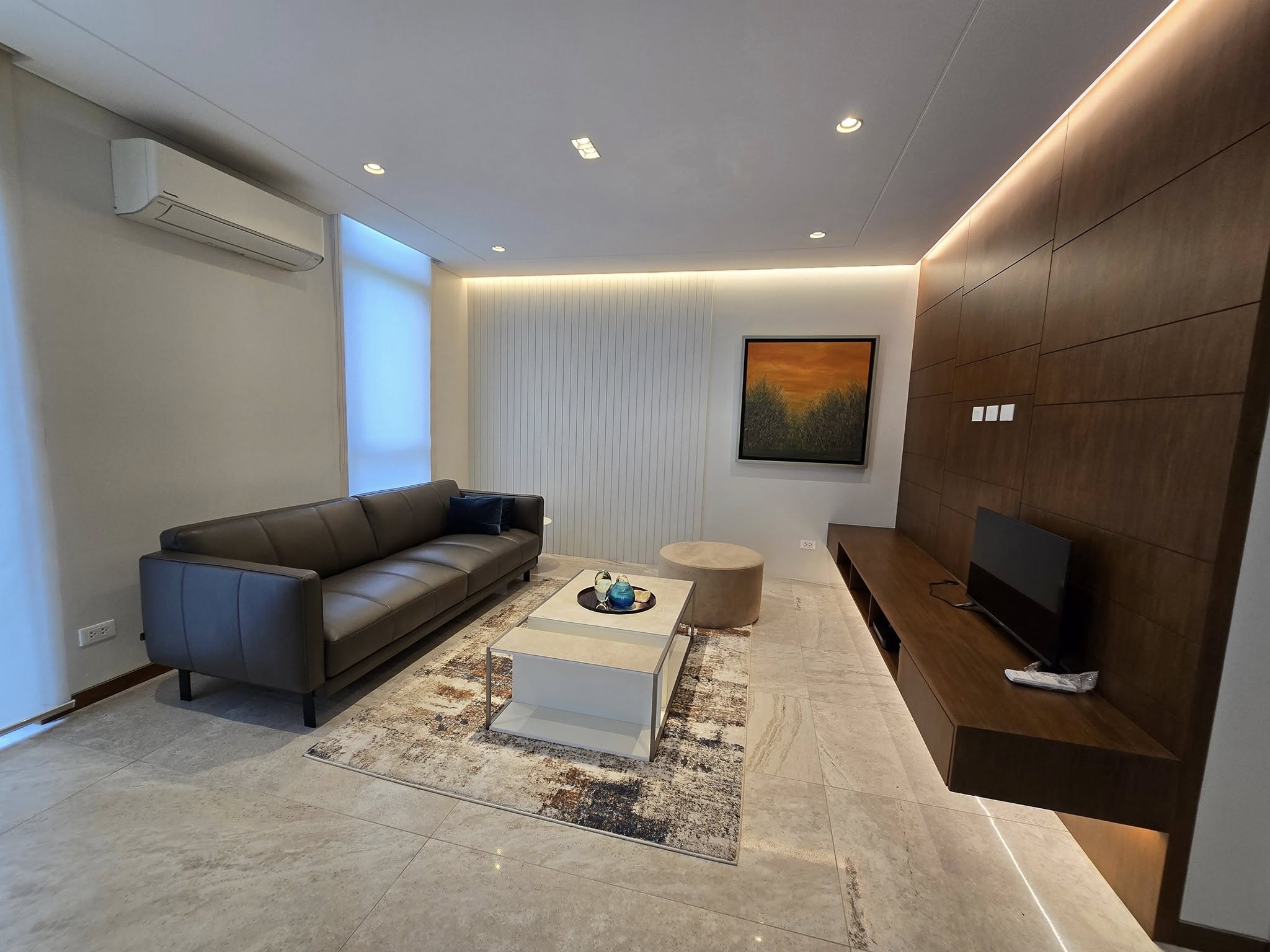 Elegant3-BedroomFullyFurnishedHouseandLotforLeaseinMcKinleyWest,TaguigCity-9.jpg