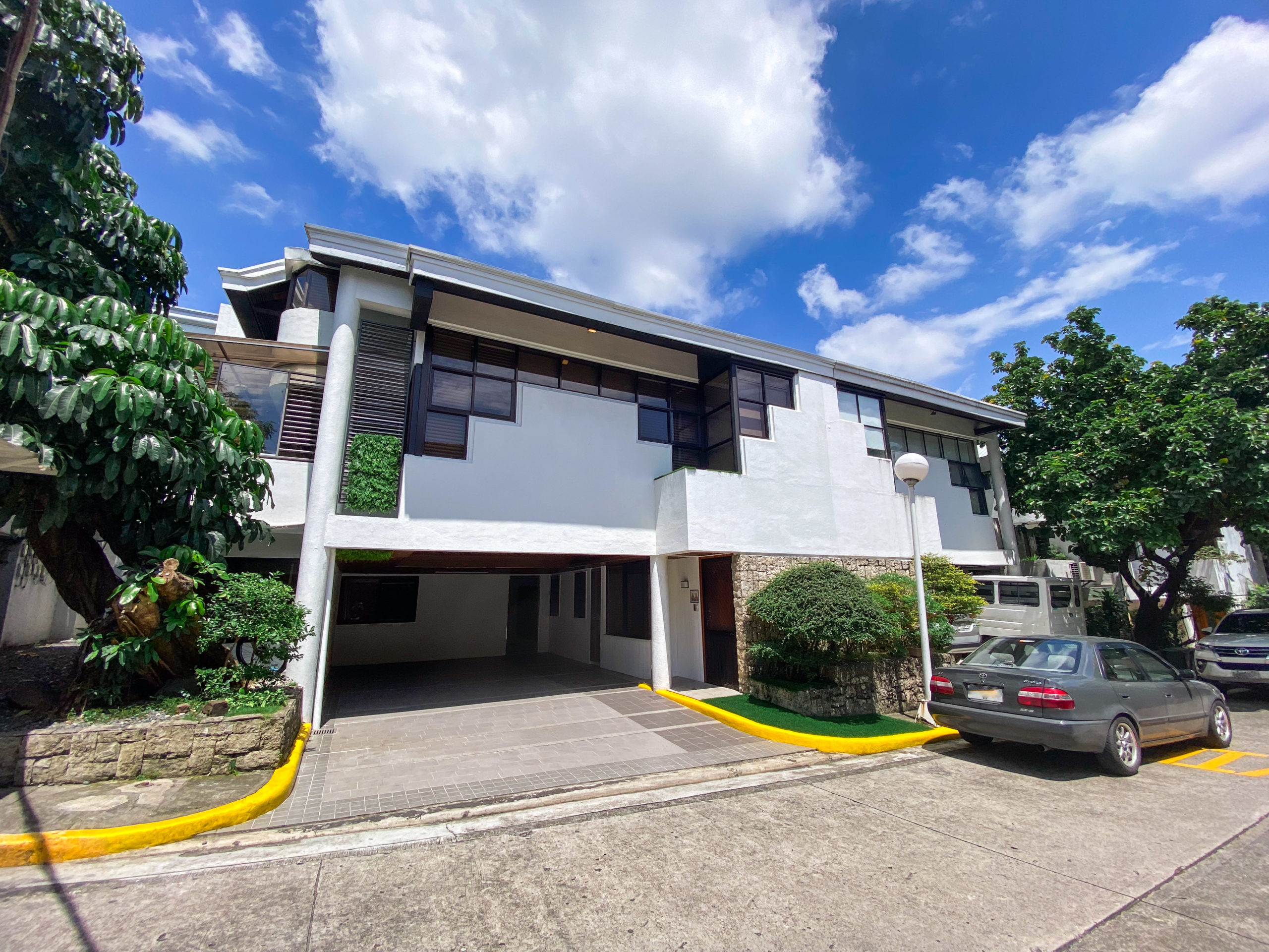 Attractive3-BedroomTownhouseforSaleinCubao,QuezonCity-1.jpg