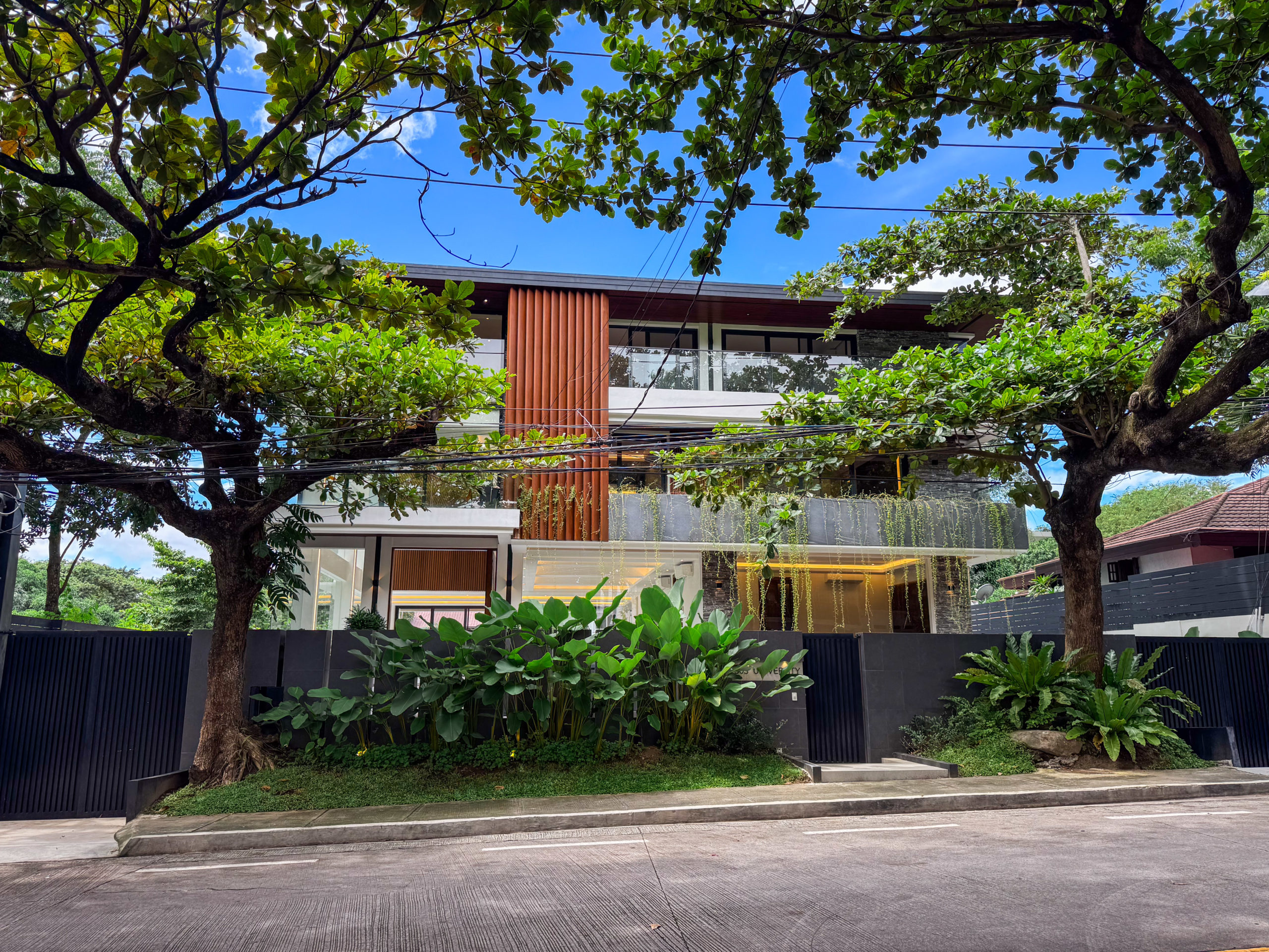 Stunning8-BedroomHouseandLotforSaleinAyalaAlabang,Muntinlupa-1.jpg