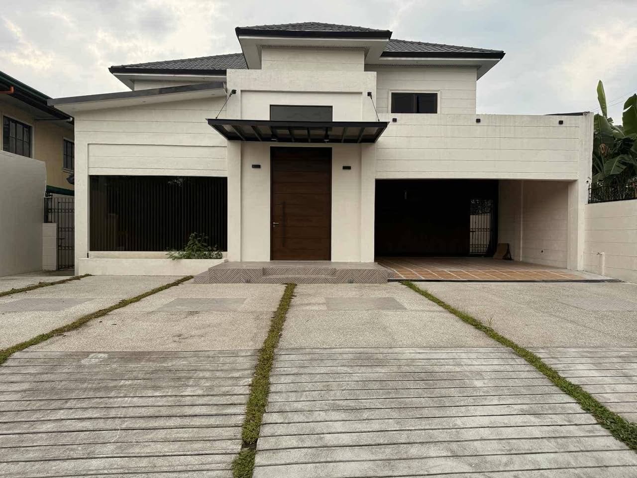 Vibrant5-BedroomHouseandLotforLeaseinQuezonCity-1.jpg