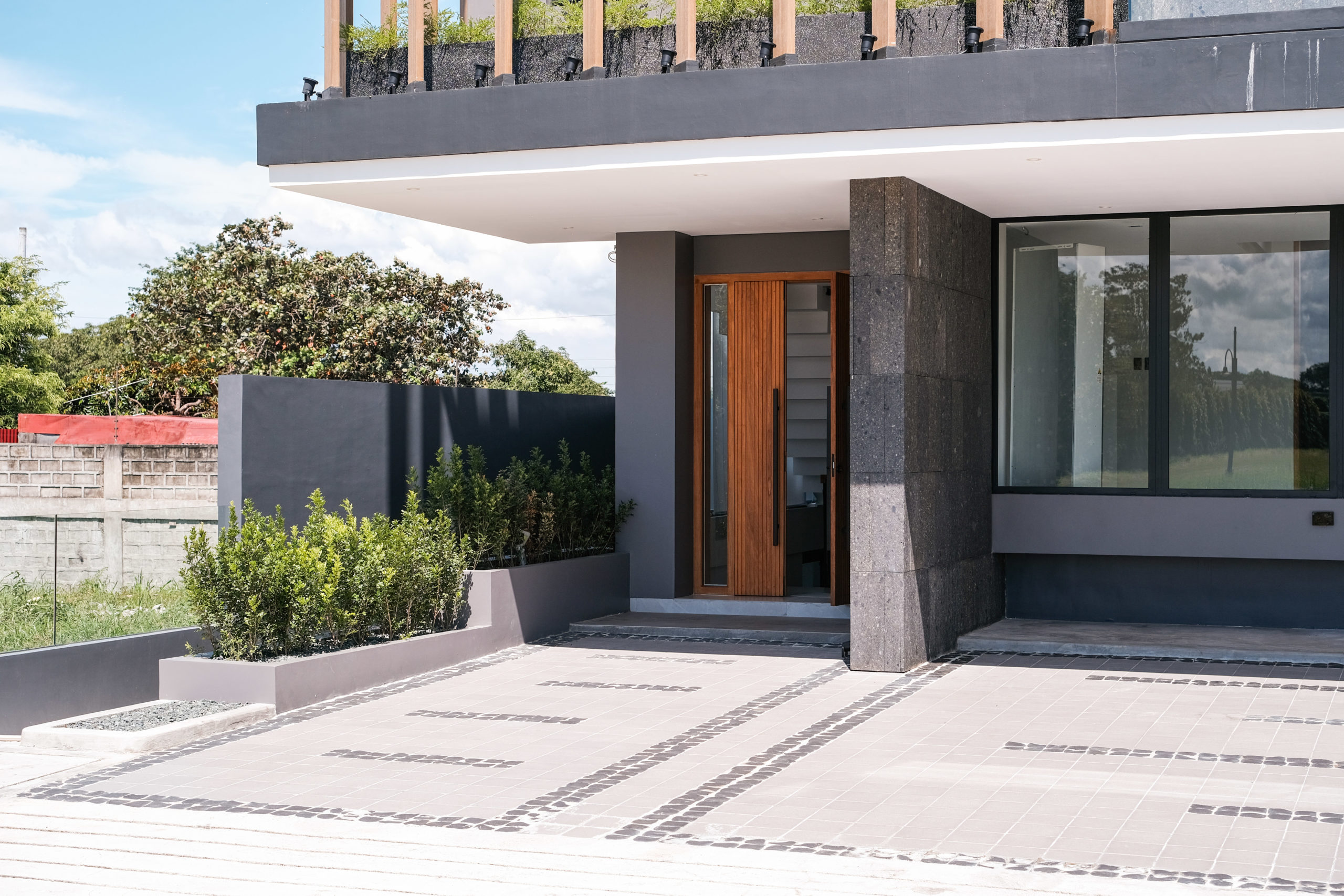 Inviting5-BedroomHouseandLotforSaleinAlabangWestVillage,LasPiñas-7.jpg