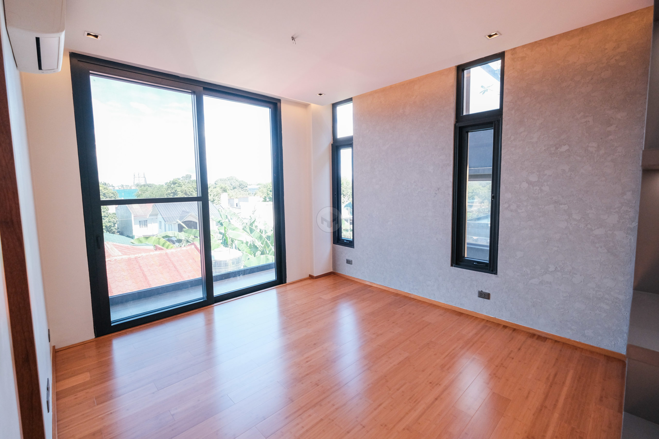 Inviting5-BedroomHouseandLotforSaleinAlabangWestVillage,LasPiñas-28.jpg