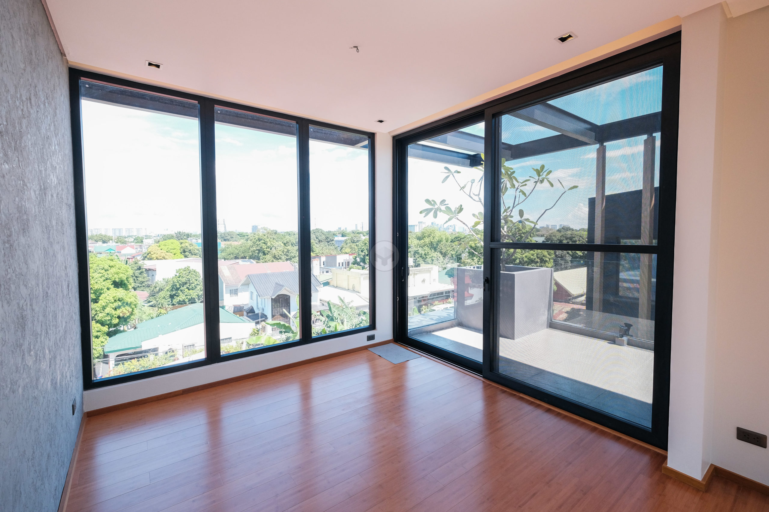 Inviting5-BedroomHouseandLotforSaleinAlabangWestVillage,LasPiñas-32.jpg