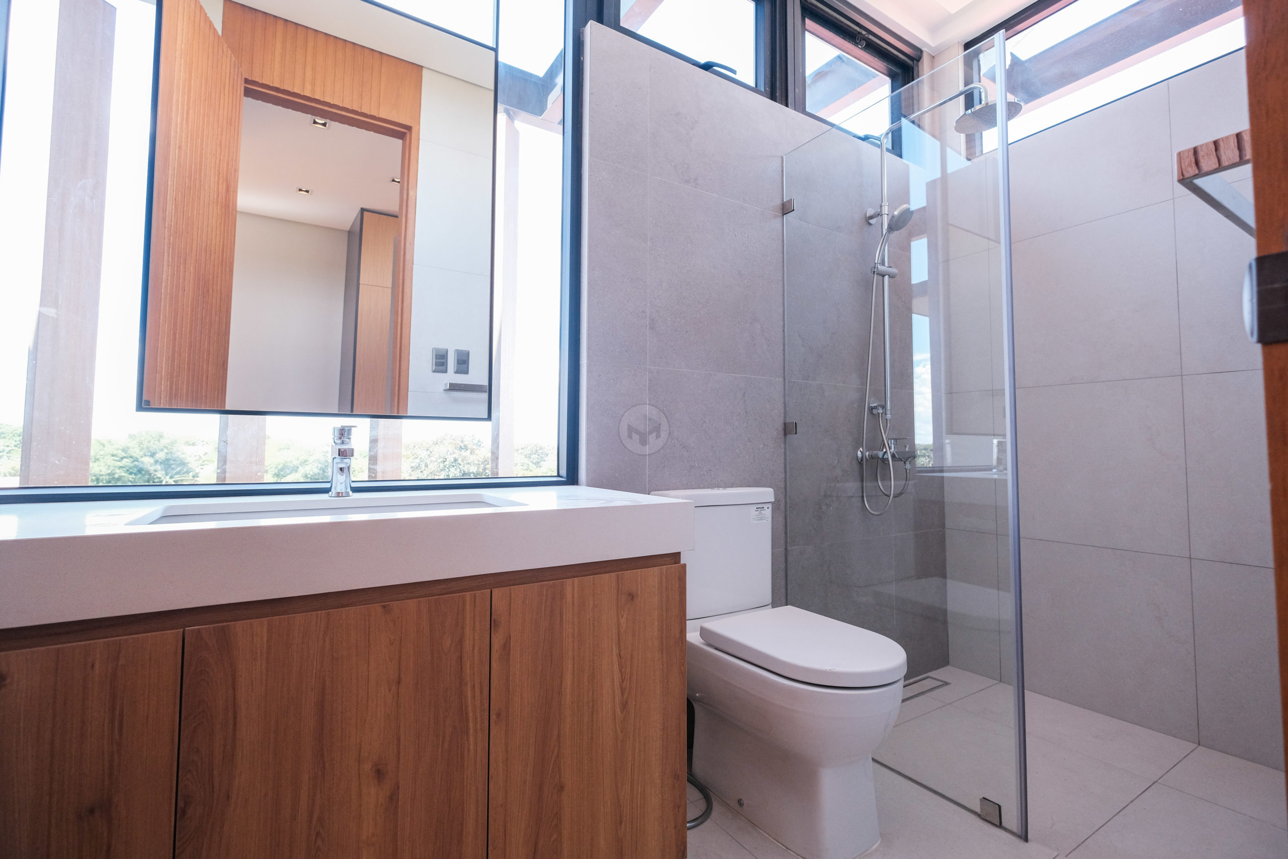 Inviting5-BedroomHouseandLotforSaleinAlabangWestVillage,LasPiñas-35.jpg