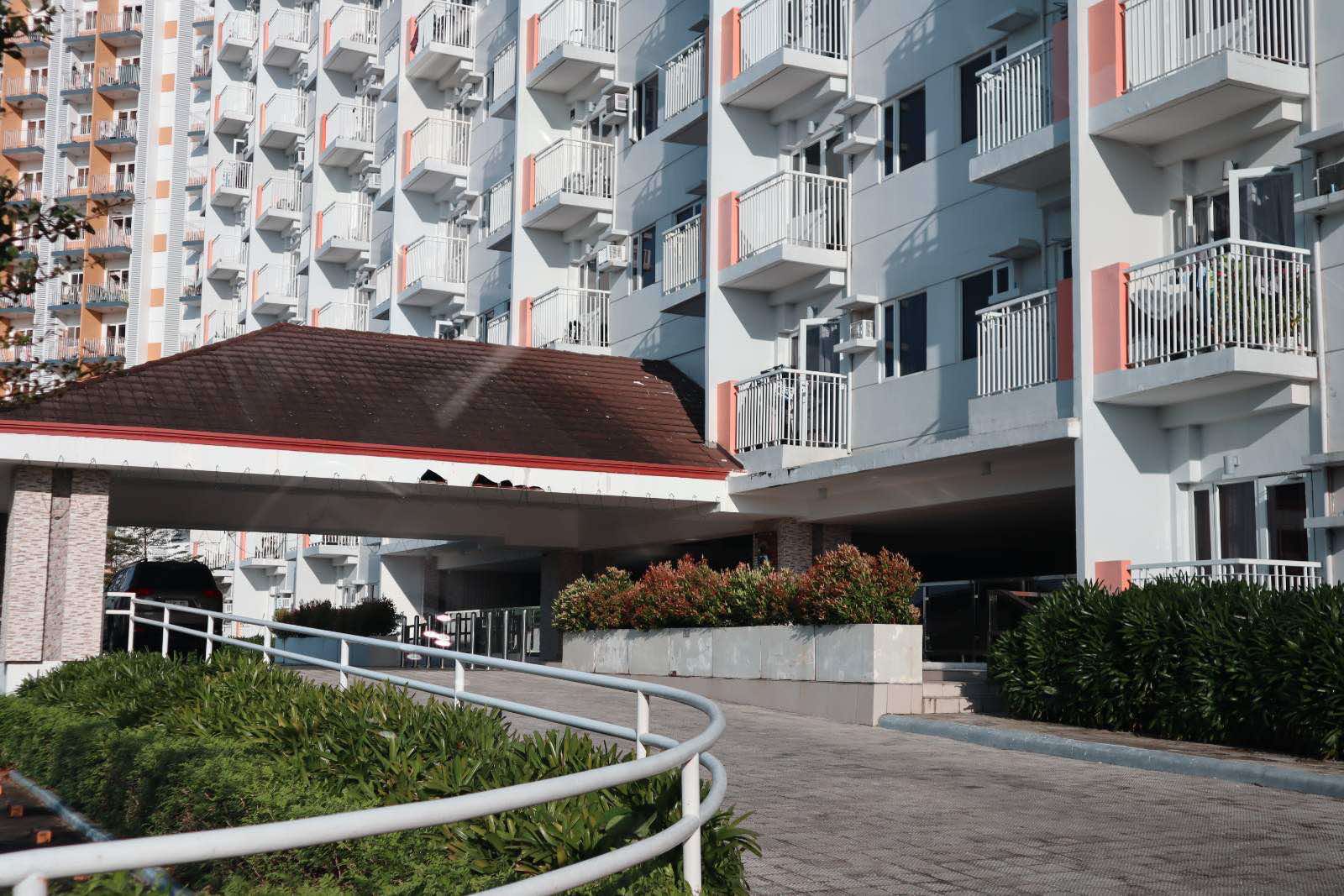Lush2-BedroomCondoUnitforSaleinFieldResidences,LasPiñasCity-1.jpg