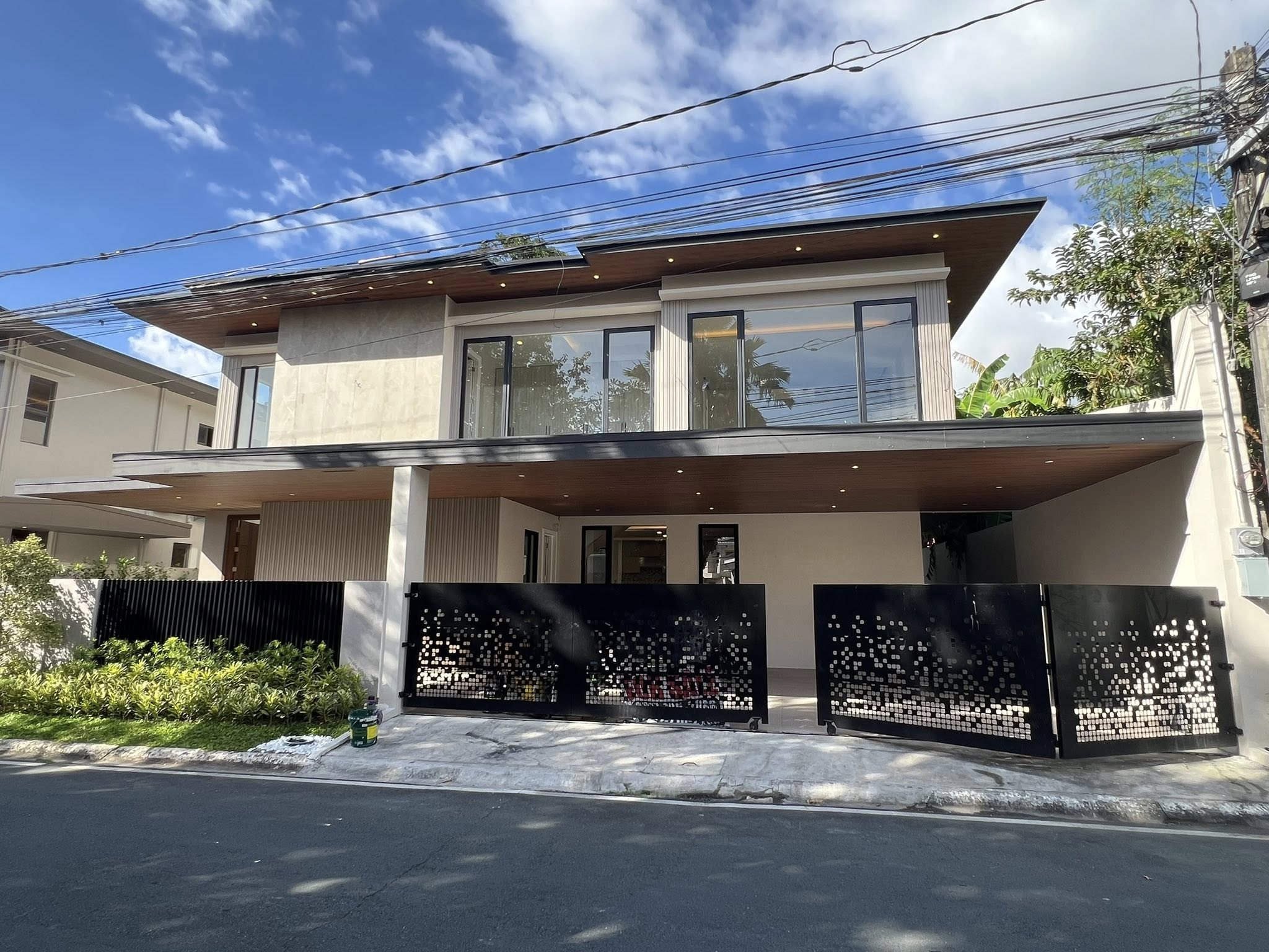 Inviting5-BedroomHouseandLotforSaleinBFHomes,Parañaque-1.jpg