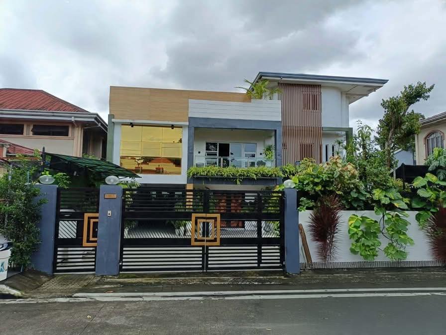 Sleek5-BedroomHouseandLotforSaleinTandangSora,QuezonCity-1.jpg