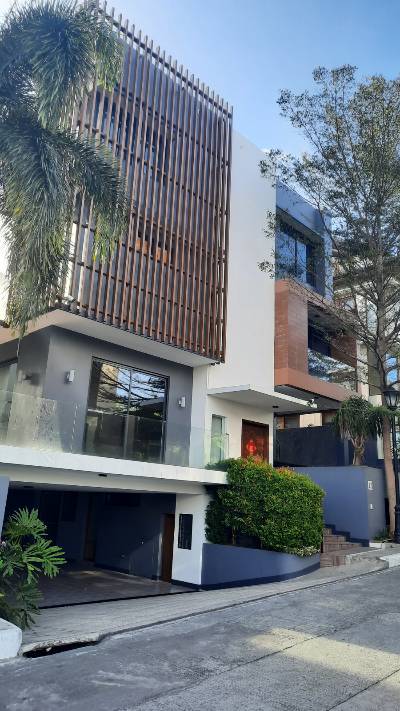 Pristine5-BedroomHouseandLotforLeaseinMckinleyHillsVillage,BCG,Taguig-1.jpg