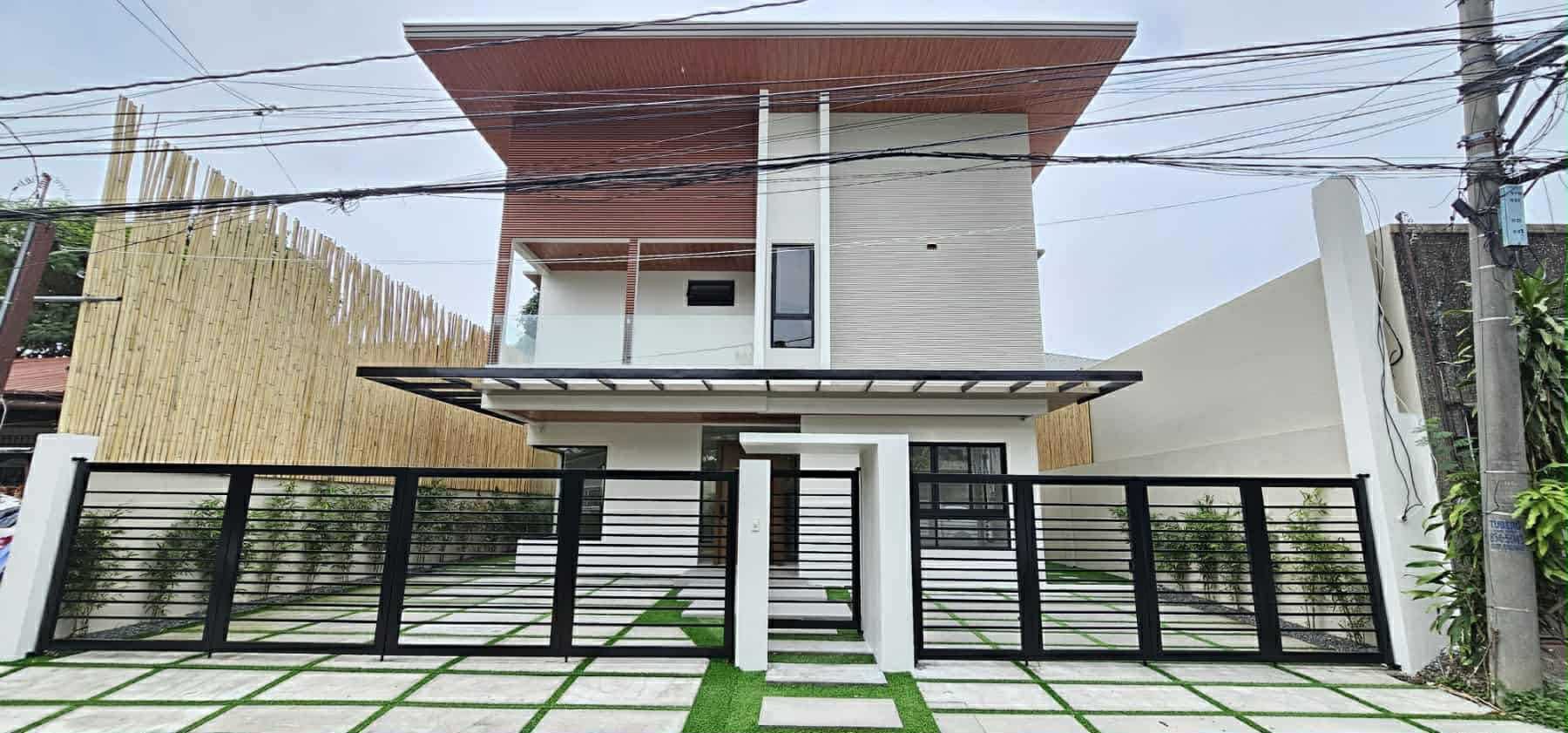 Notable5-BedroomHouseandLotforSaleinBFHomes,LasPiñas-1.jpg