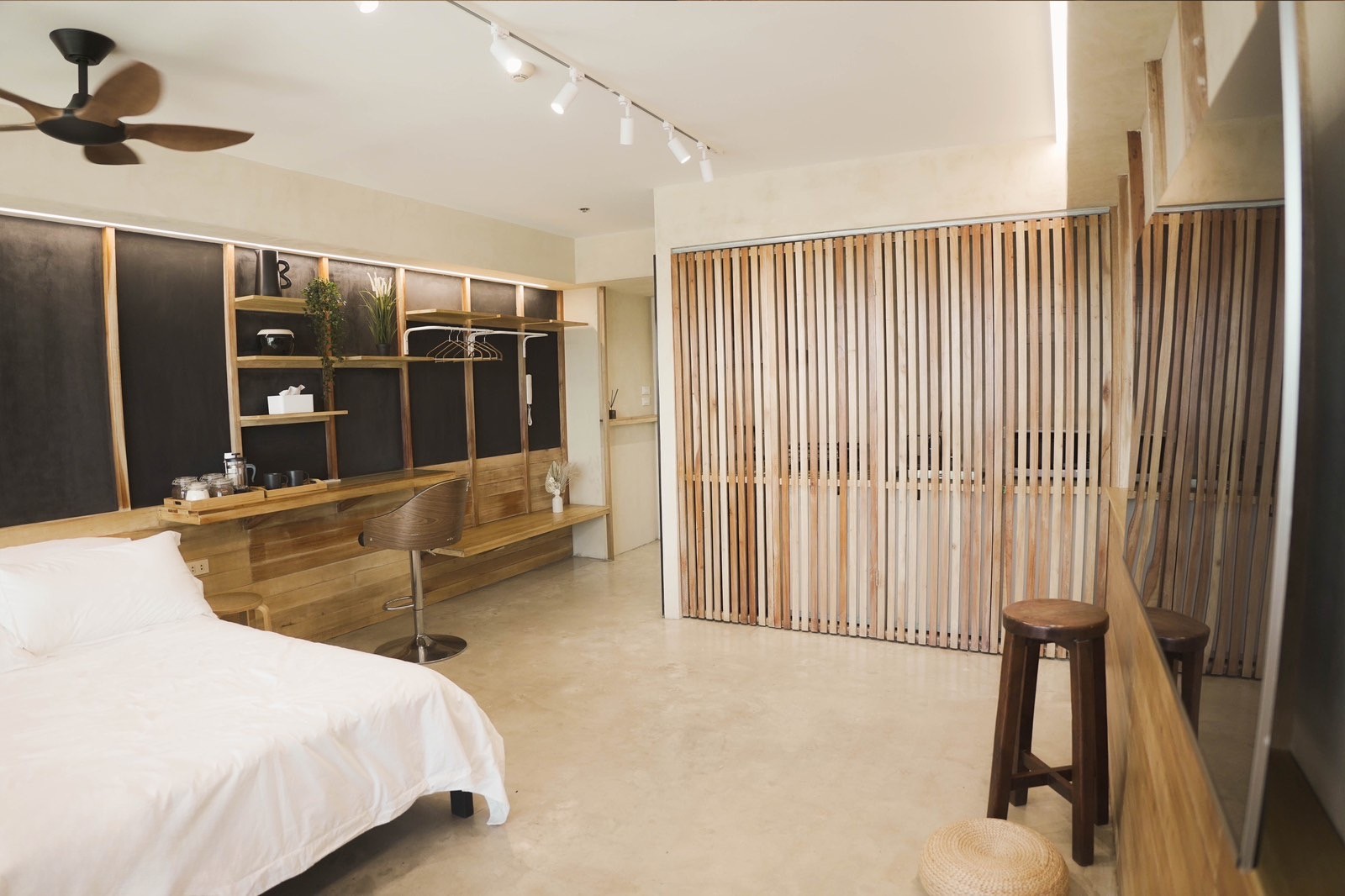 MinimilalistStudioTypeCondoUnitforSaleinSohoCentralPrivateResidences,Mandaluyong-1.jpg