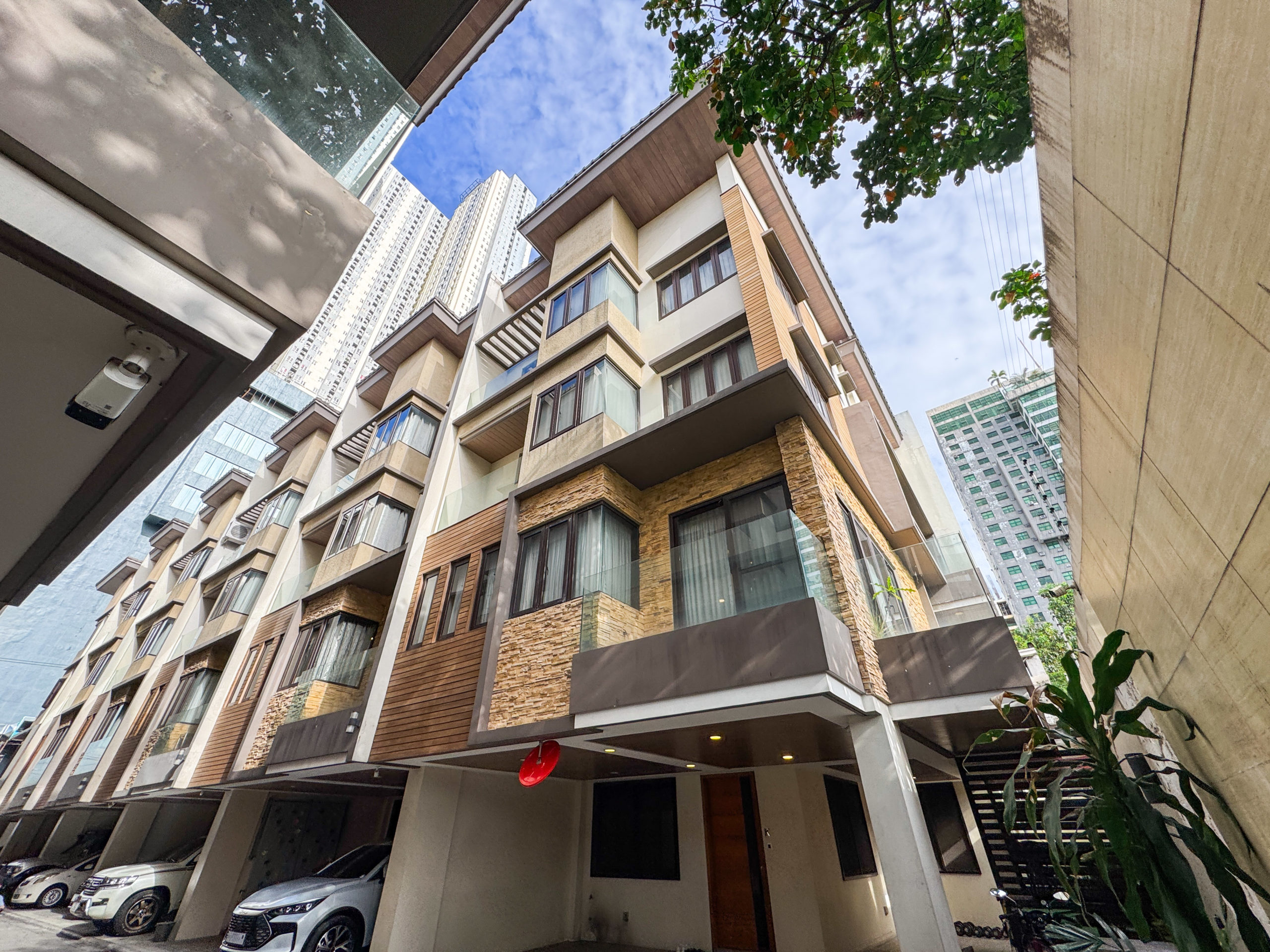 Contemporary4-BedroomTownhouseforSaleinSouthTriangle,QuezonCity-1.jpg
