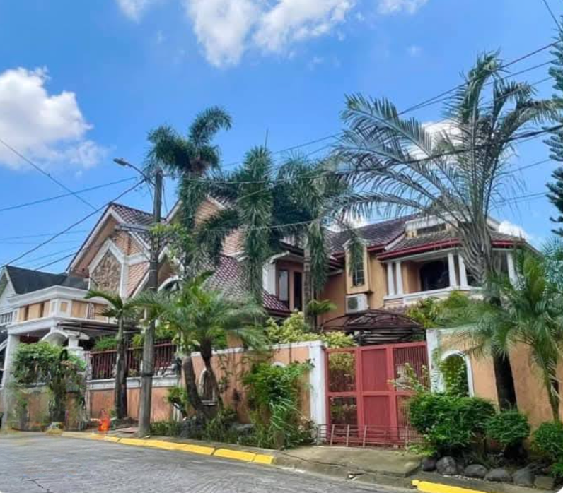 Contemporary4-BedroomHouseandLotforSaleinFilinvest2,QuezonCity-1.jpg