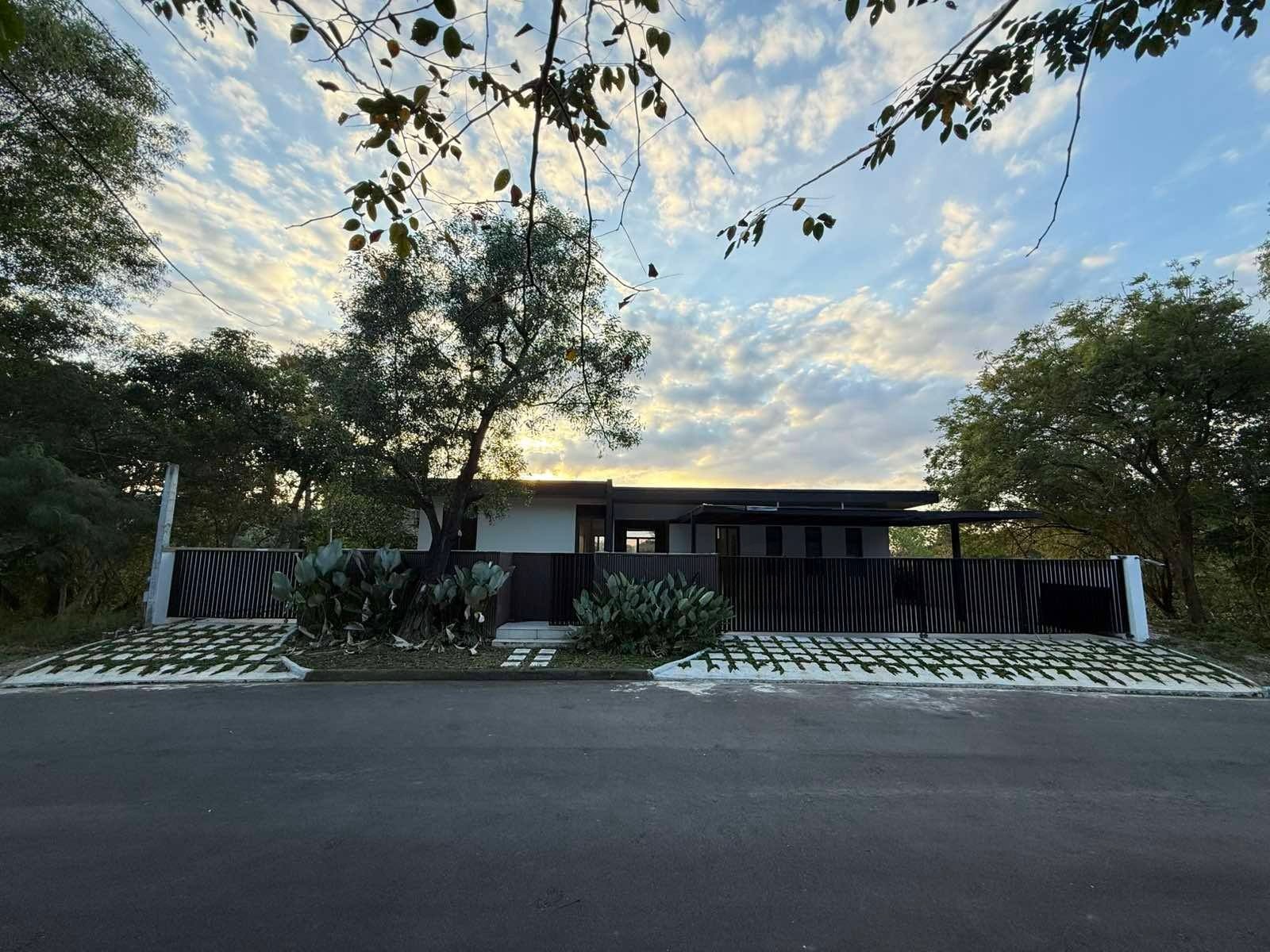Captivating4-BedroomHouseandLotforSaleinFairmountHills,Antipolo,Rizal-1.jpg