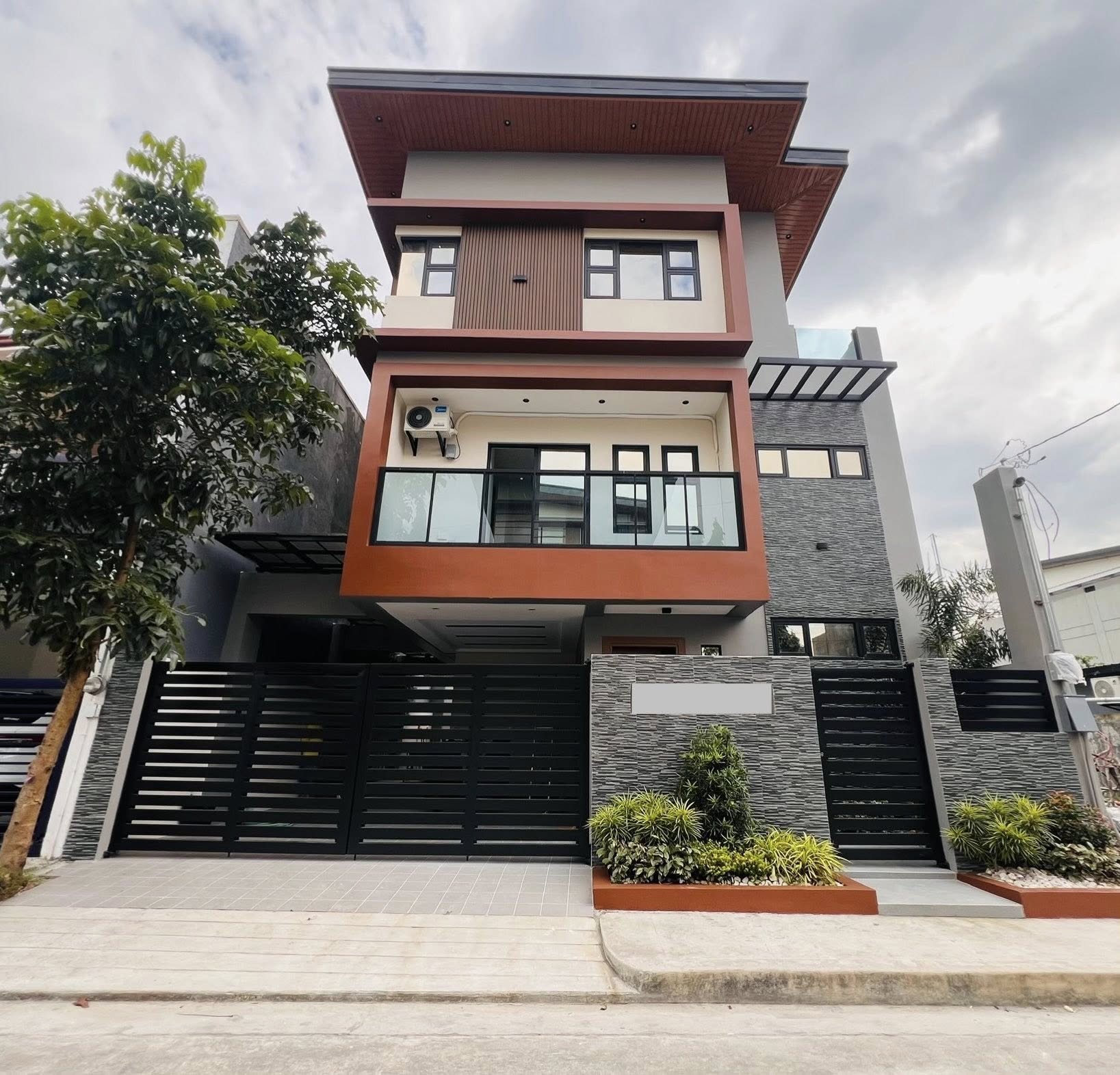 Outstanding5-BedroomHouseandLotforSaleinConcepcionUno,MarikinaCity-1.jpg