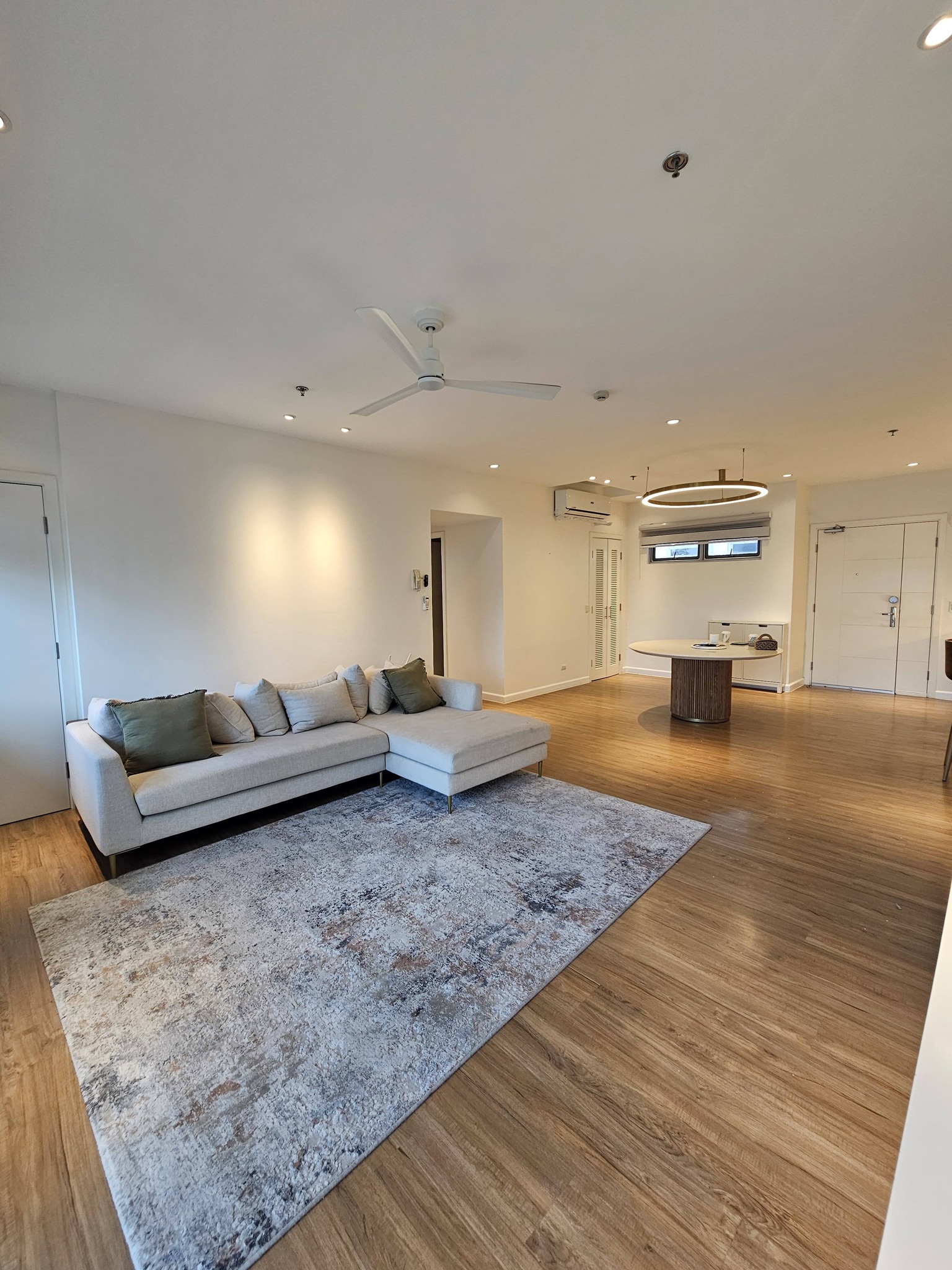 PoshPenthouseCondoUnitforLeaseinVerveResidenceTower,BGC,Taguig-1.jpg