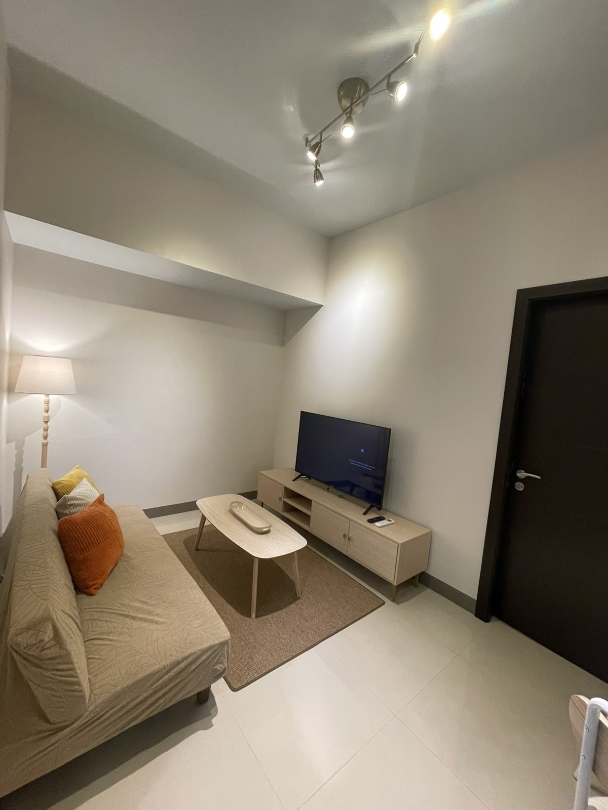 Upscale1-BedroomCondoUnitforSaleinMckinleyWestCondominium,FortBonifacio,TaguigCity-1.jpg