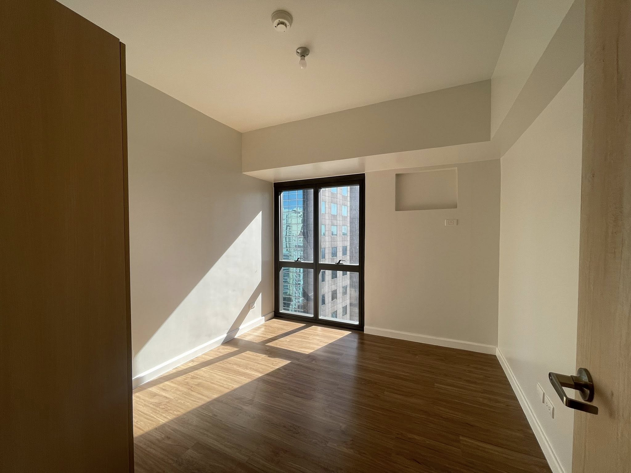 Gleaming2-BedroomCondoUnitforSaleatTheGentryResidences,BelAir,Makati-1.jpg