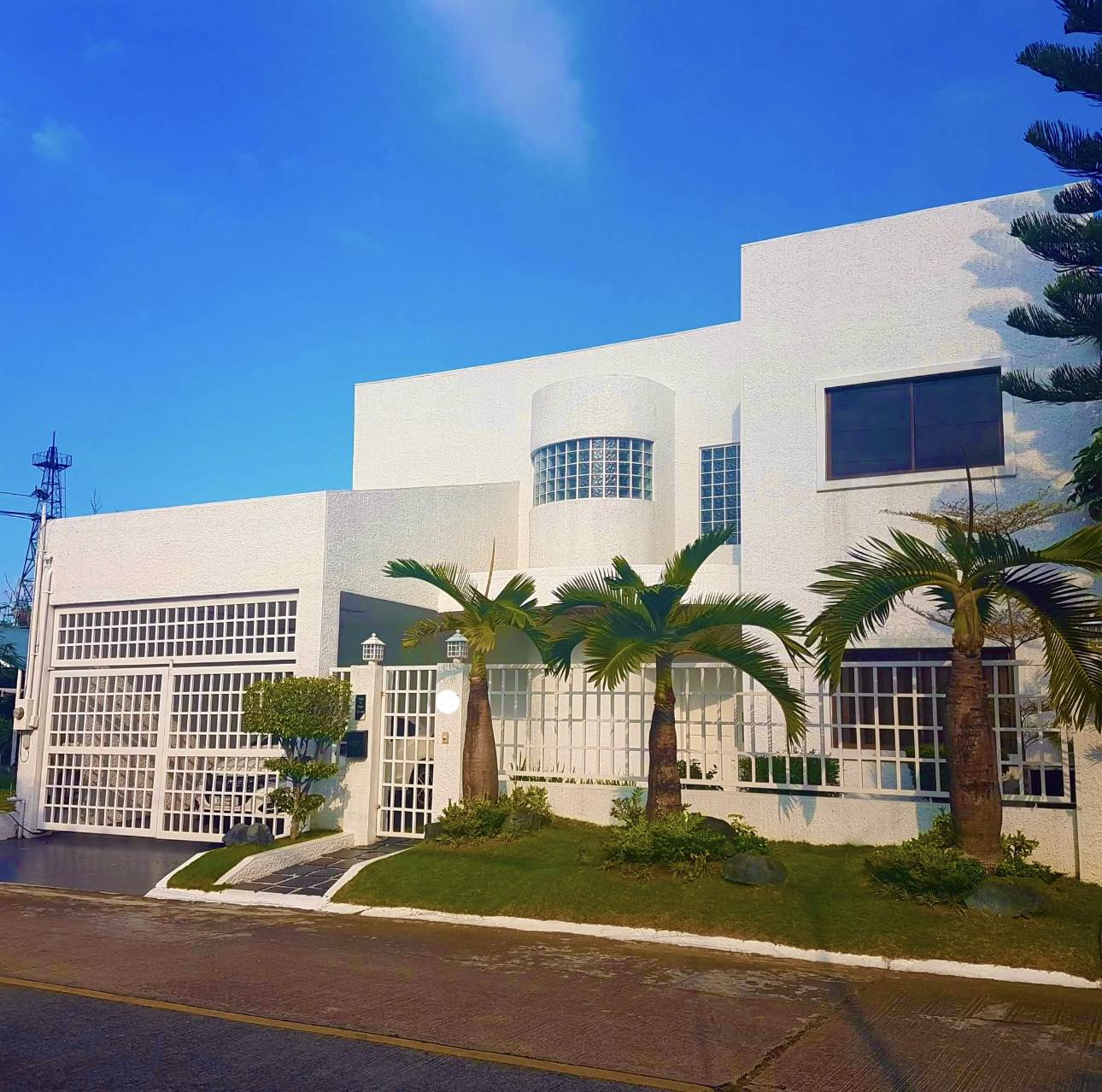 Stylish4-BedroomHouseandLotforSaleinBFHomes,Parañaque-1.jpg