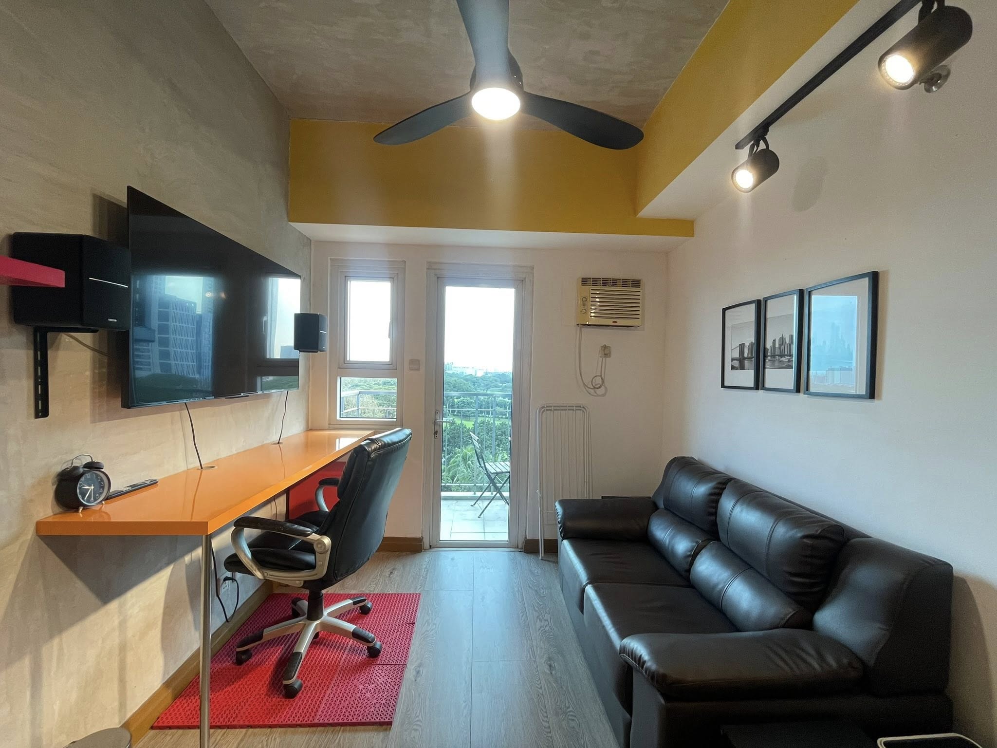 Sleek1-BedroomCondoUnitforSaleatTheTrionTowers,BGC,Taguig-1.jpg