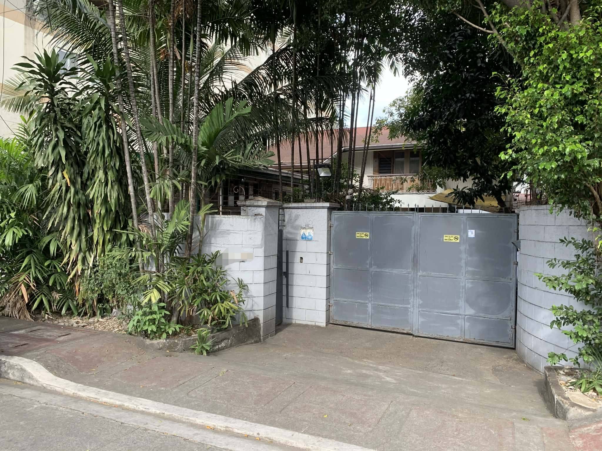 832SQMLotforSalewithOldHouseinSta.MesaHeights,QuezonCity-1.jpg