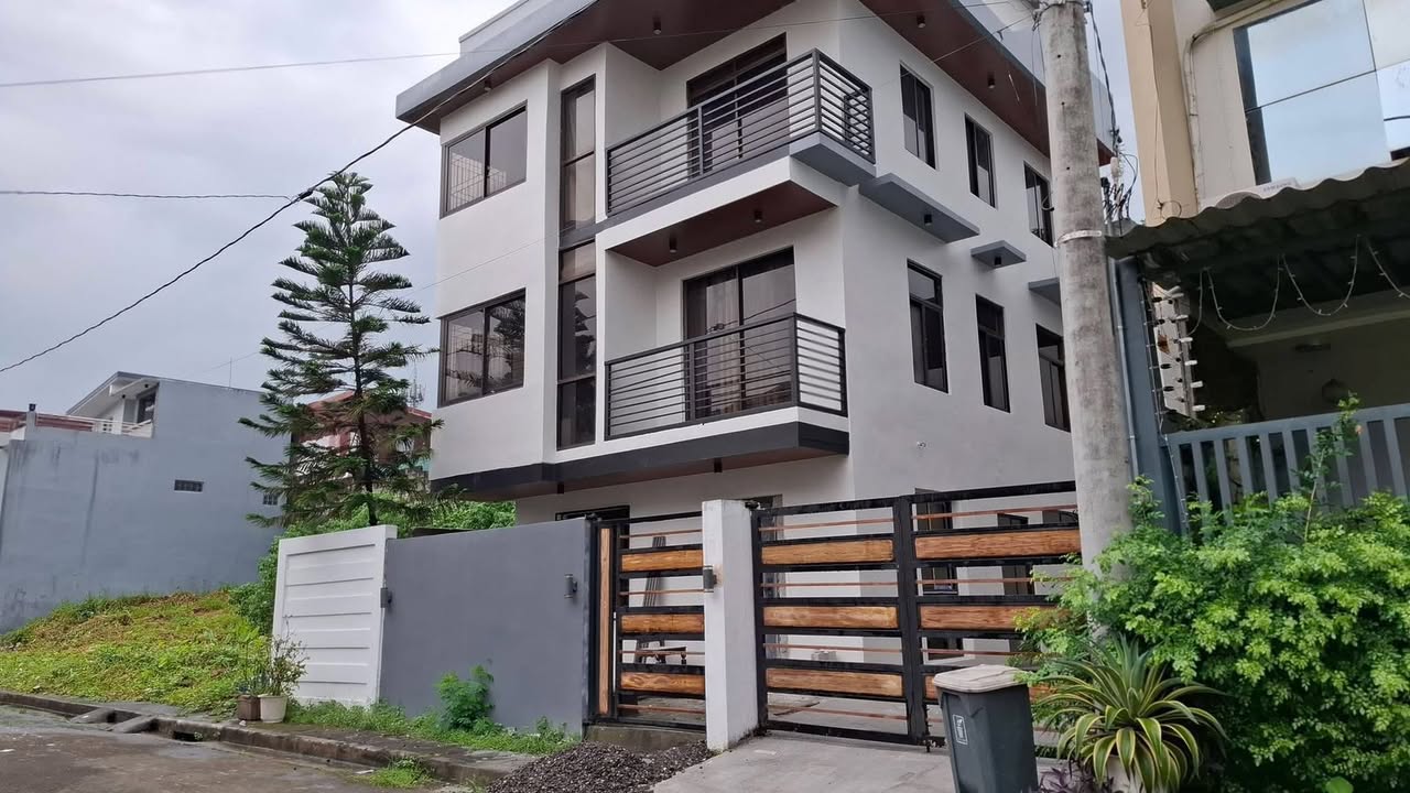 Soothing4-BedroomHouseandLotforSaleinQuezonCity-1