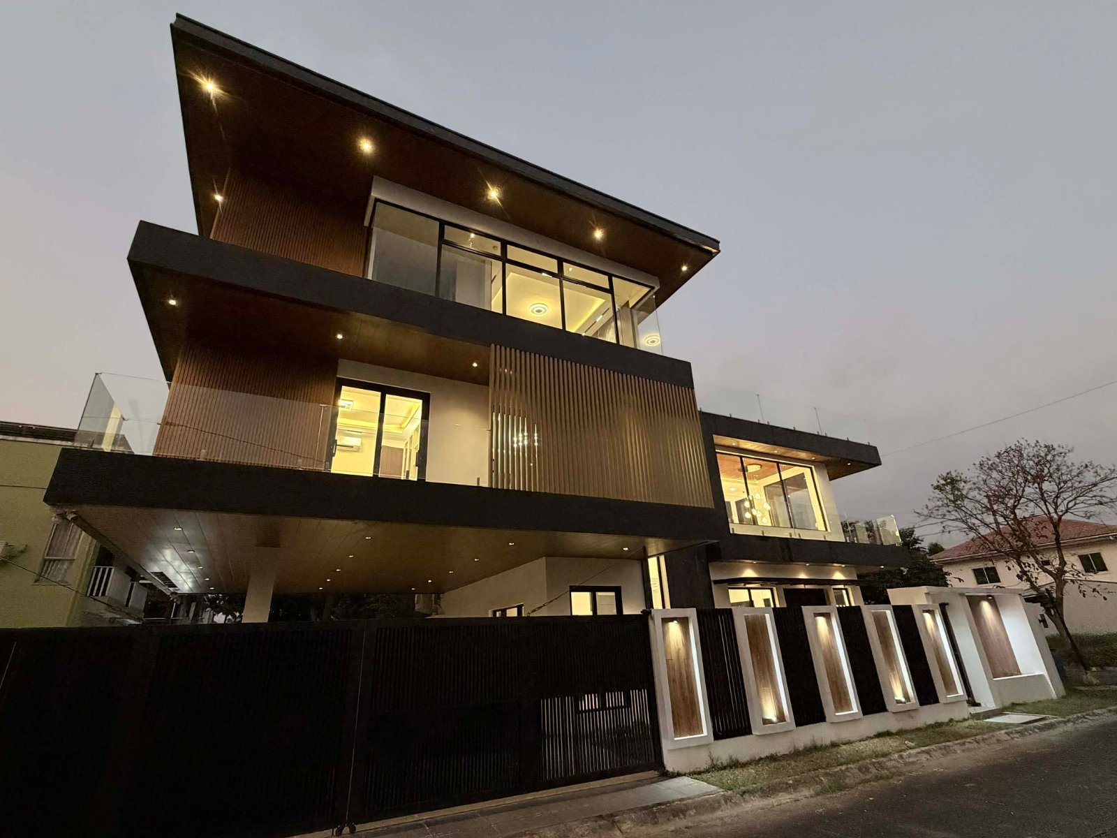 Pristine6-BedroomHouseandLotforSaleinParkPlaceVillage,Imus,Cavite-1.jpg