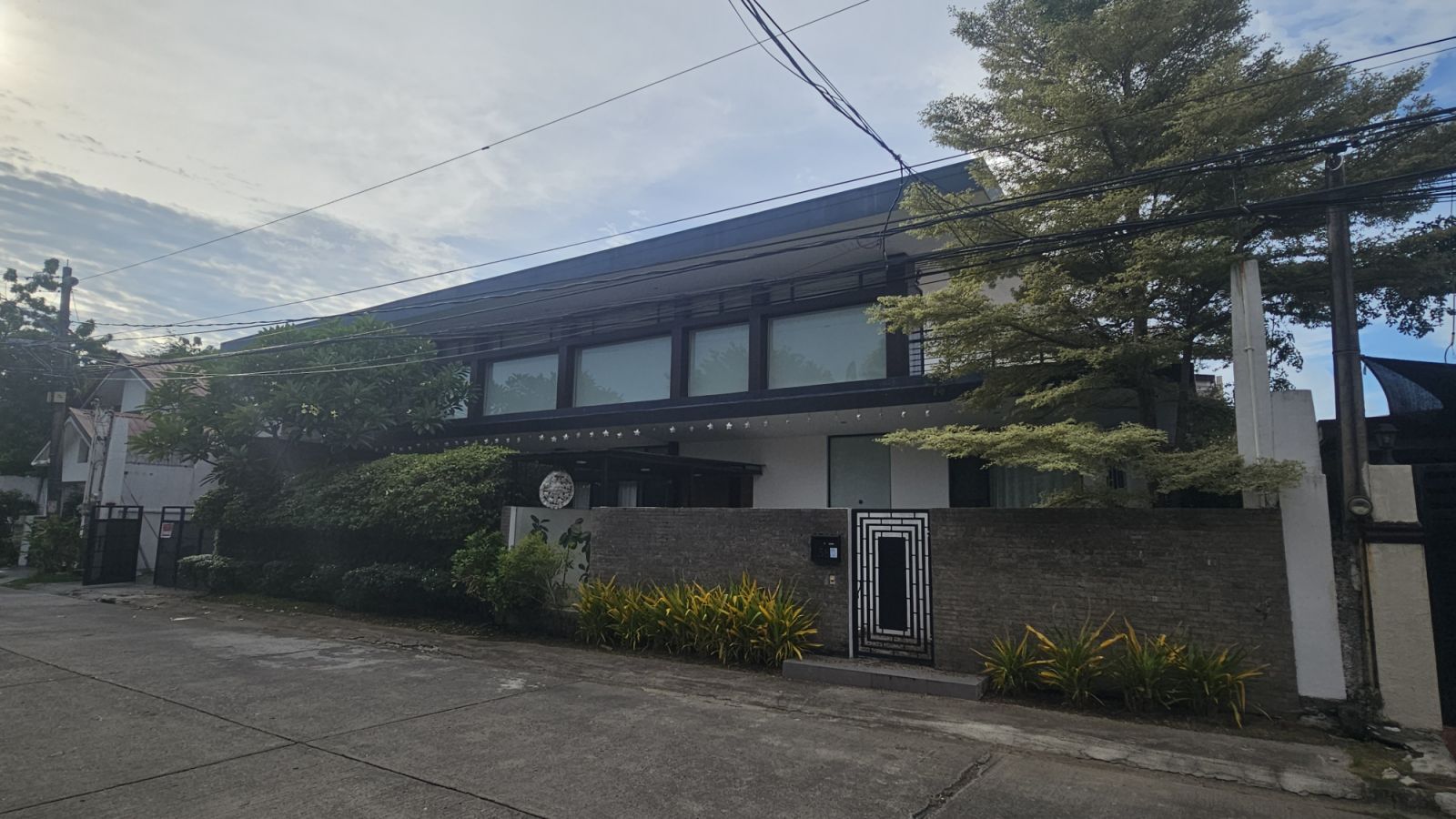 Stately5-BedroomHouseandLotforSaleinBFHomes,Parañaque-1.jpg
