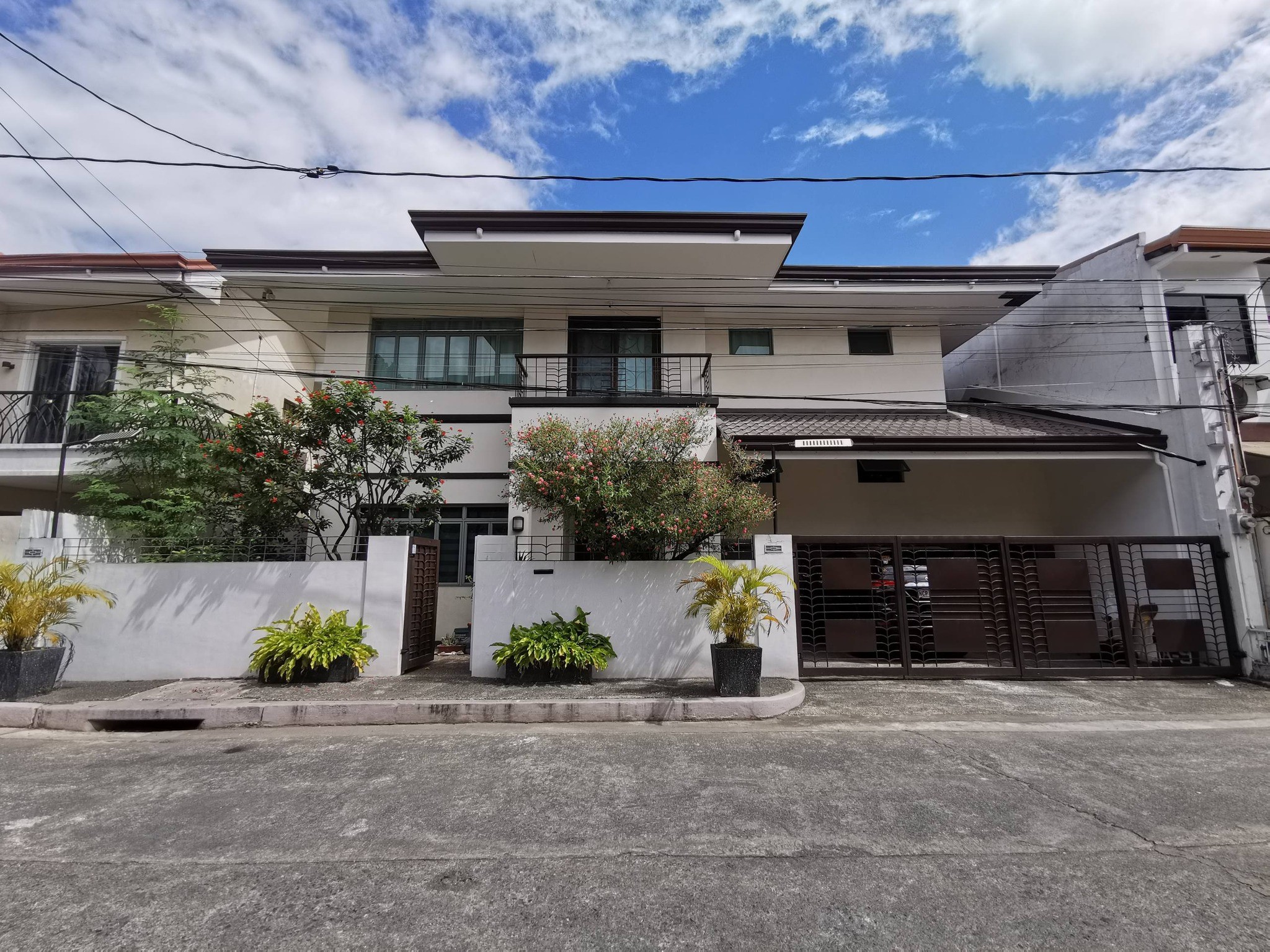 Attractive7-BedroomHouseandLotforSaleinGreenwoodsExecutiveVillage,Cainta,Rizal-1.jpg