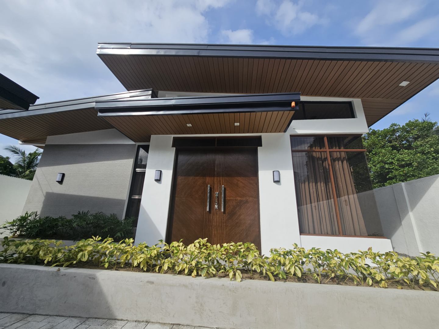 Splendid4-BedroomHouseandLotforSaleinMorong,Bataan-1.jpg