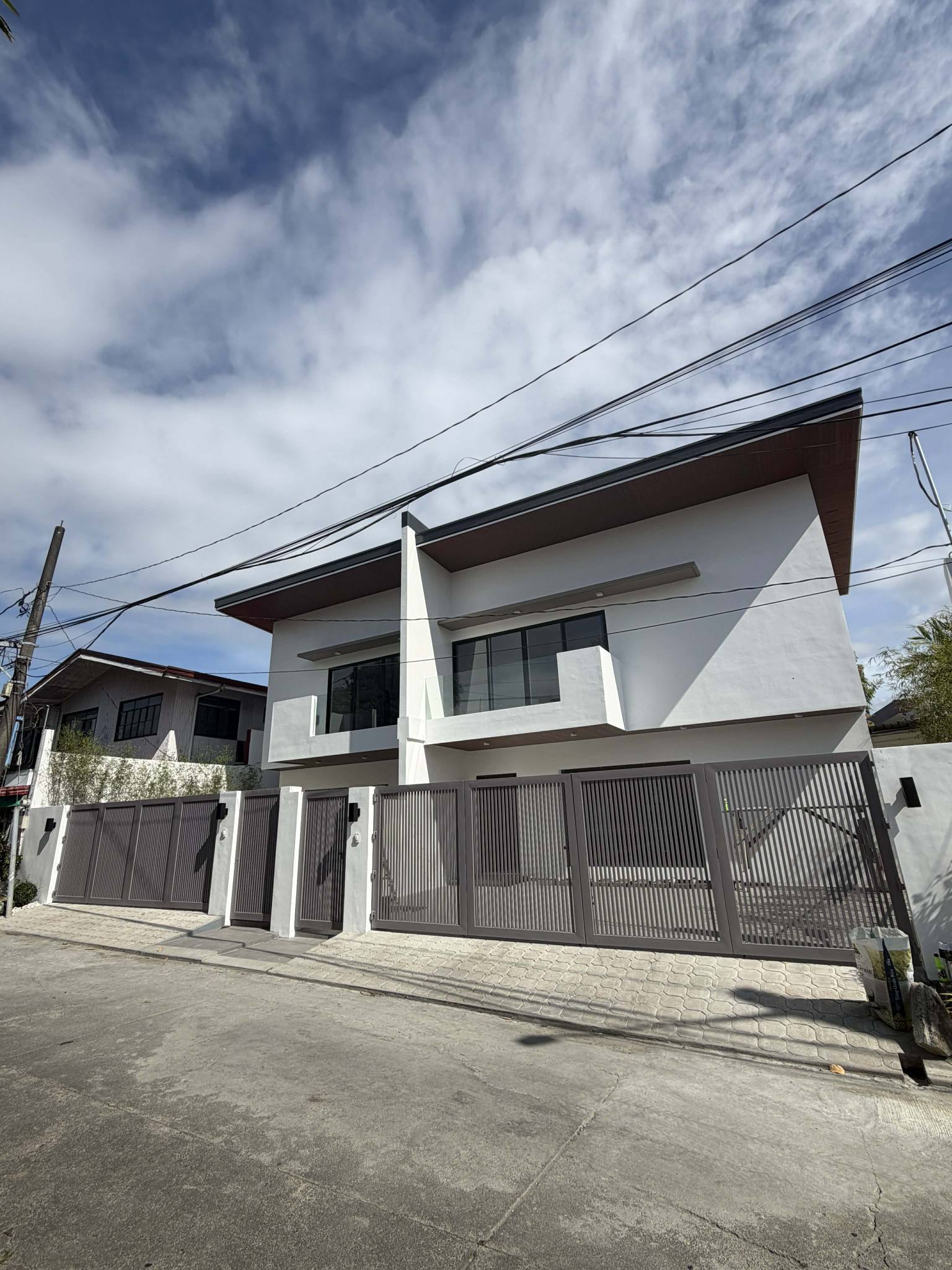 Stately3-BedroomDuplexHouseandLotforSaleinBFHomes,Parañaque-1.jpg