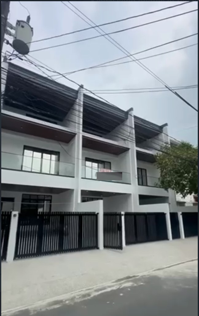 Refined4-BedroomTownhouseforSaleinAlmanzaDos,LasPiñas-1.jpg