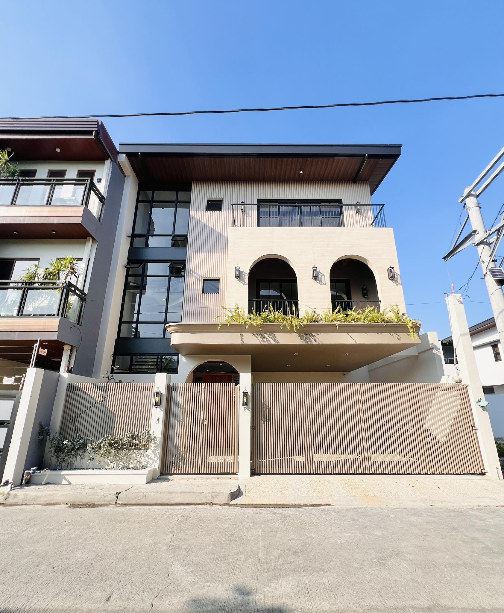 Serene5-BedroomHouseandLotforSaleinGreenwoodsExecutiveVillage,Cainta,Rizal-1.jpg