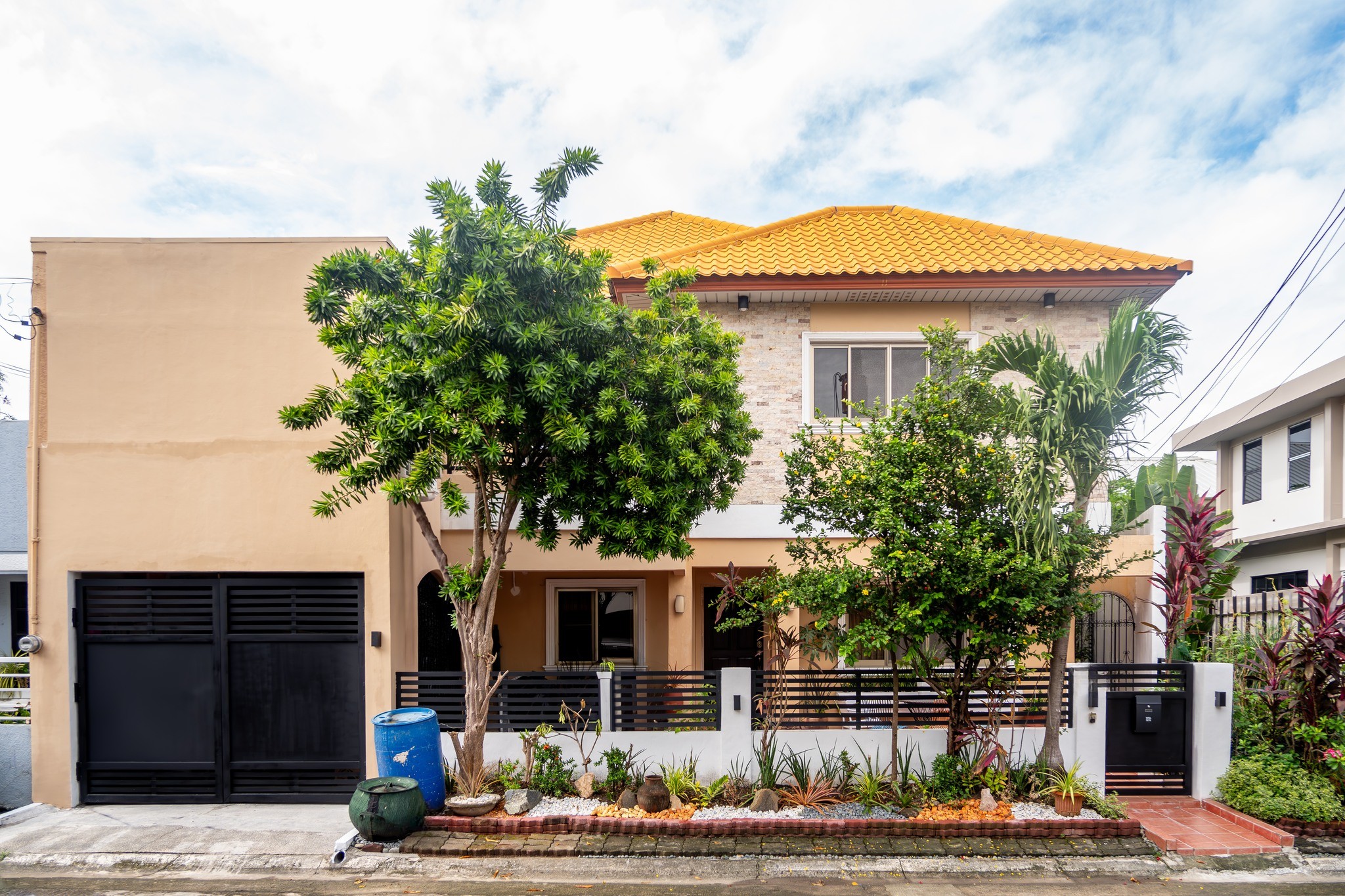 Captivating5-BedroomHouseandLotforSaleinBFHomes,Parañaque-1.jpg
