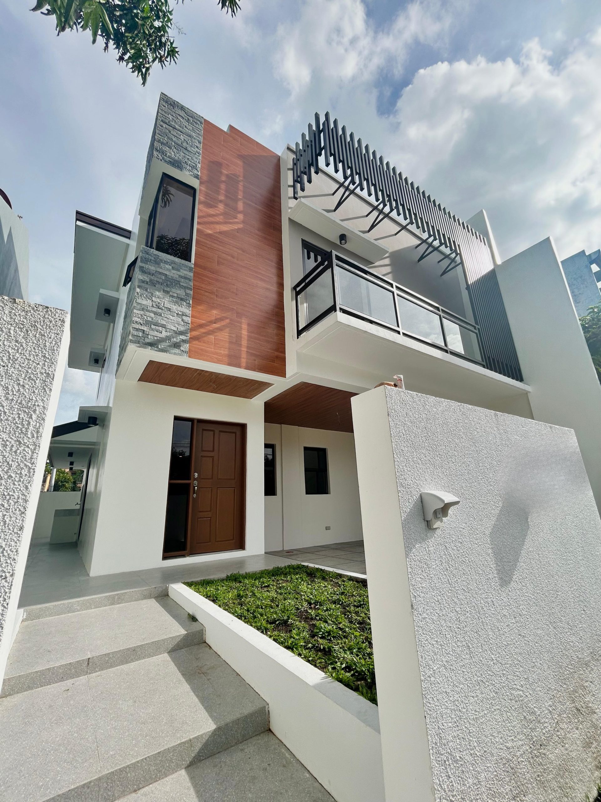 Sensational4-BedroomHouseandLotforSaleinKatarunganVillage,MuntinlupaCity-1.jpg