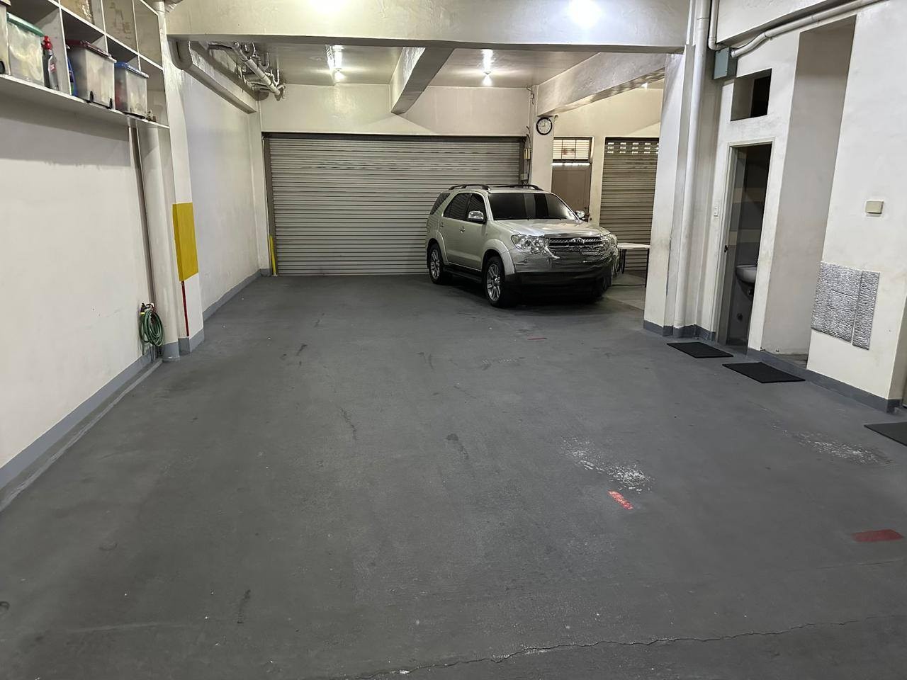 5-StoreyCommercialBuildingforSaleinSta,Cruz,Manila-1.jpg