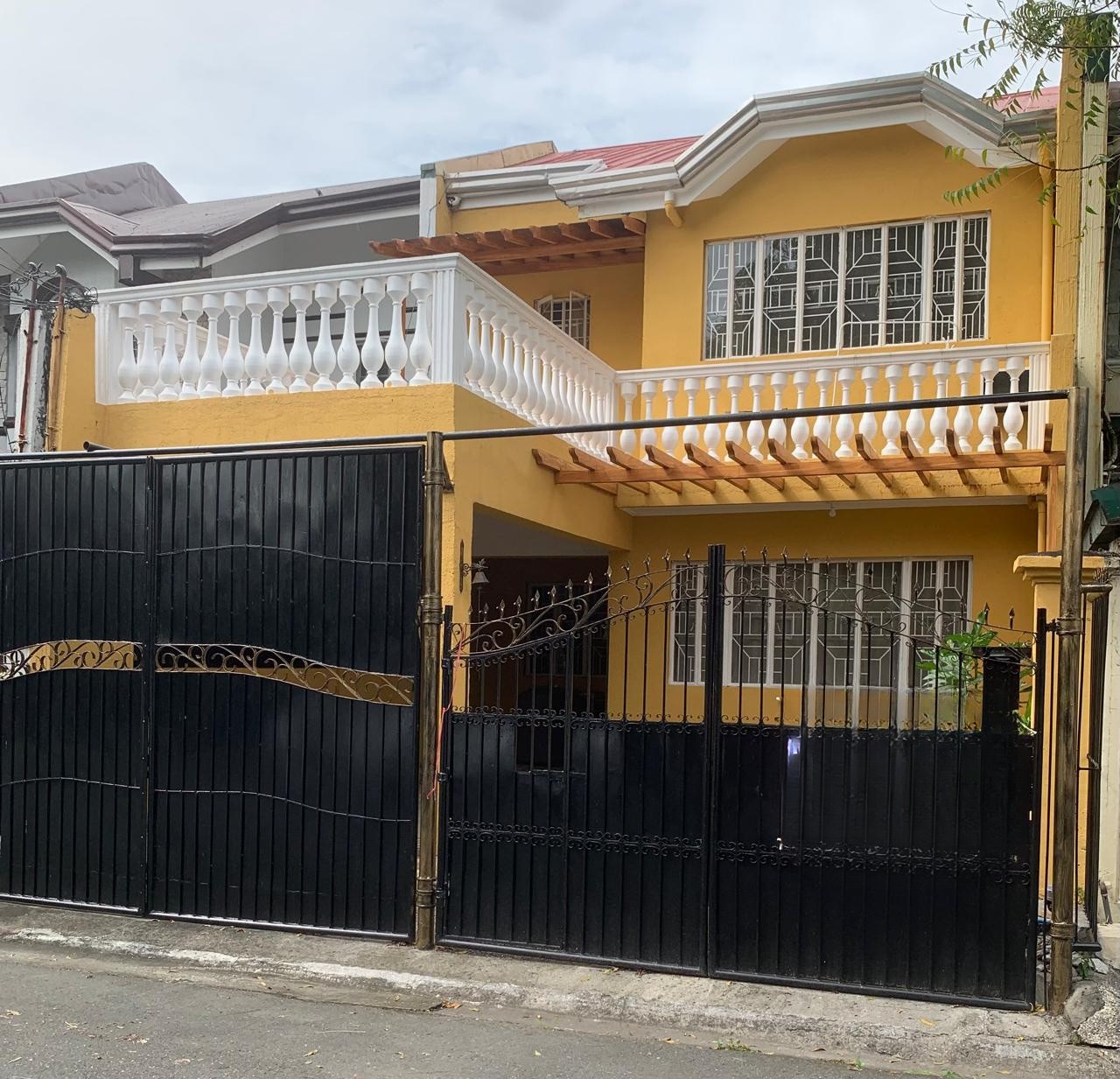 Astonishing4-BedroomTownhouseforSaleinBFHomes,Parañaque-1.jpg