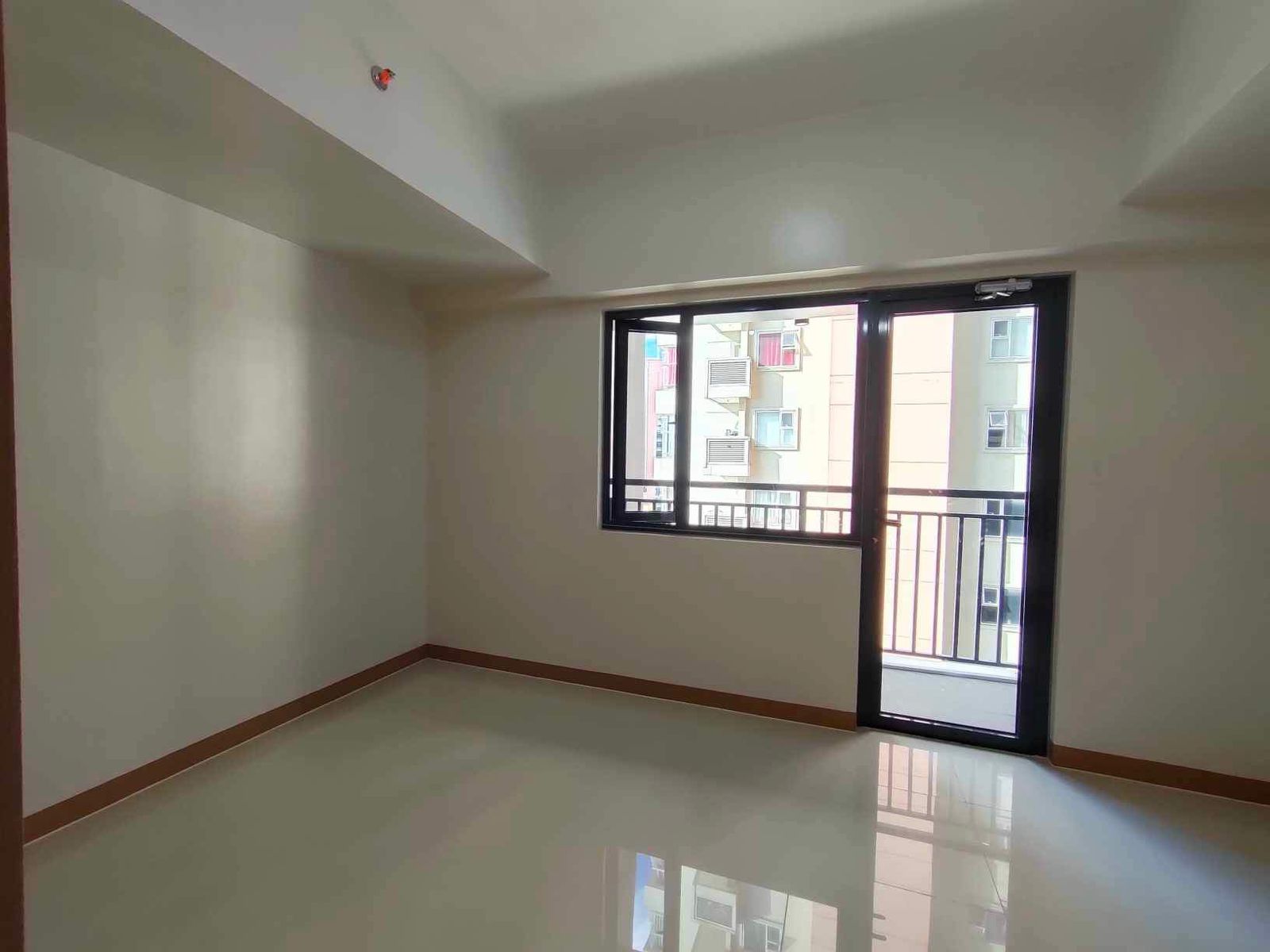 Spacious1-BedroomCondoUnitforSaleinRedResidences,Makati-1.jpg