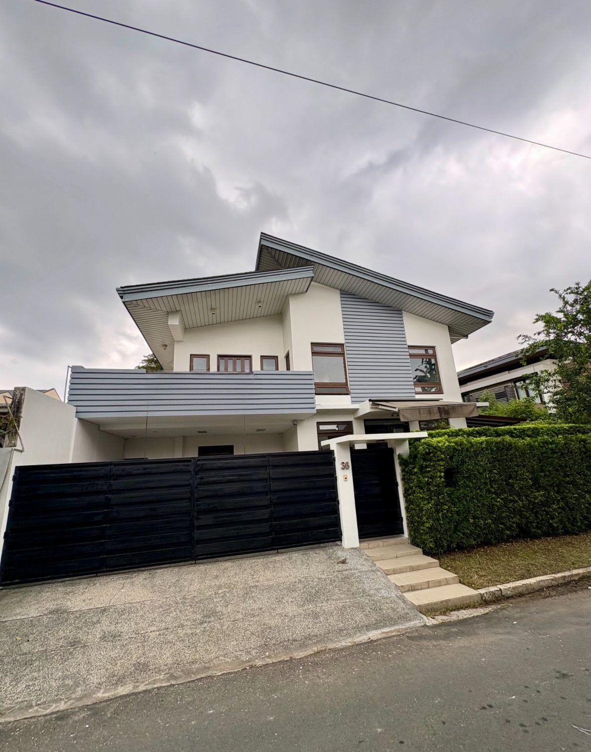 Spacious5-BedroomHouseandLotforSaleinMervillePark,Parañaque-1.jpg
